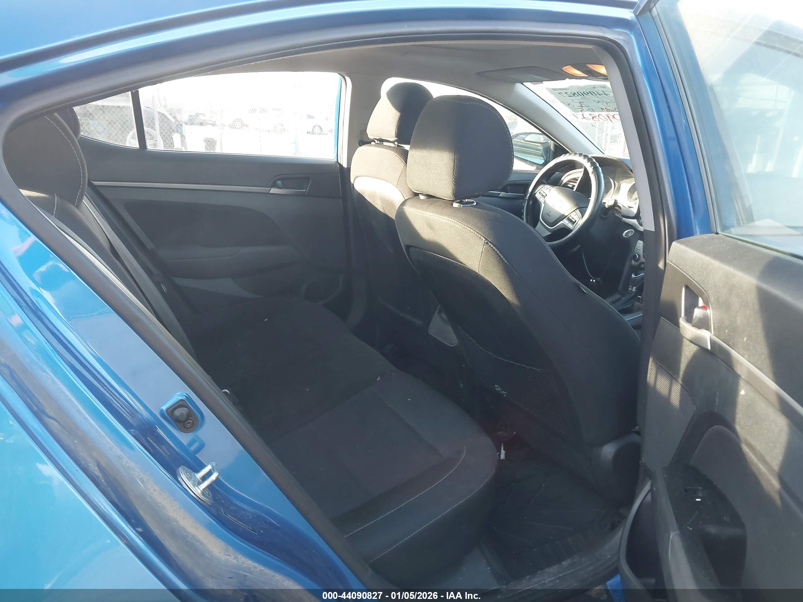 HYUNDAI ELANTRA image 8