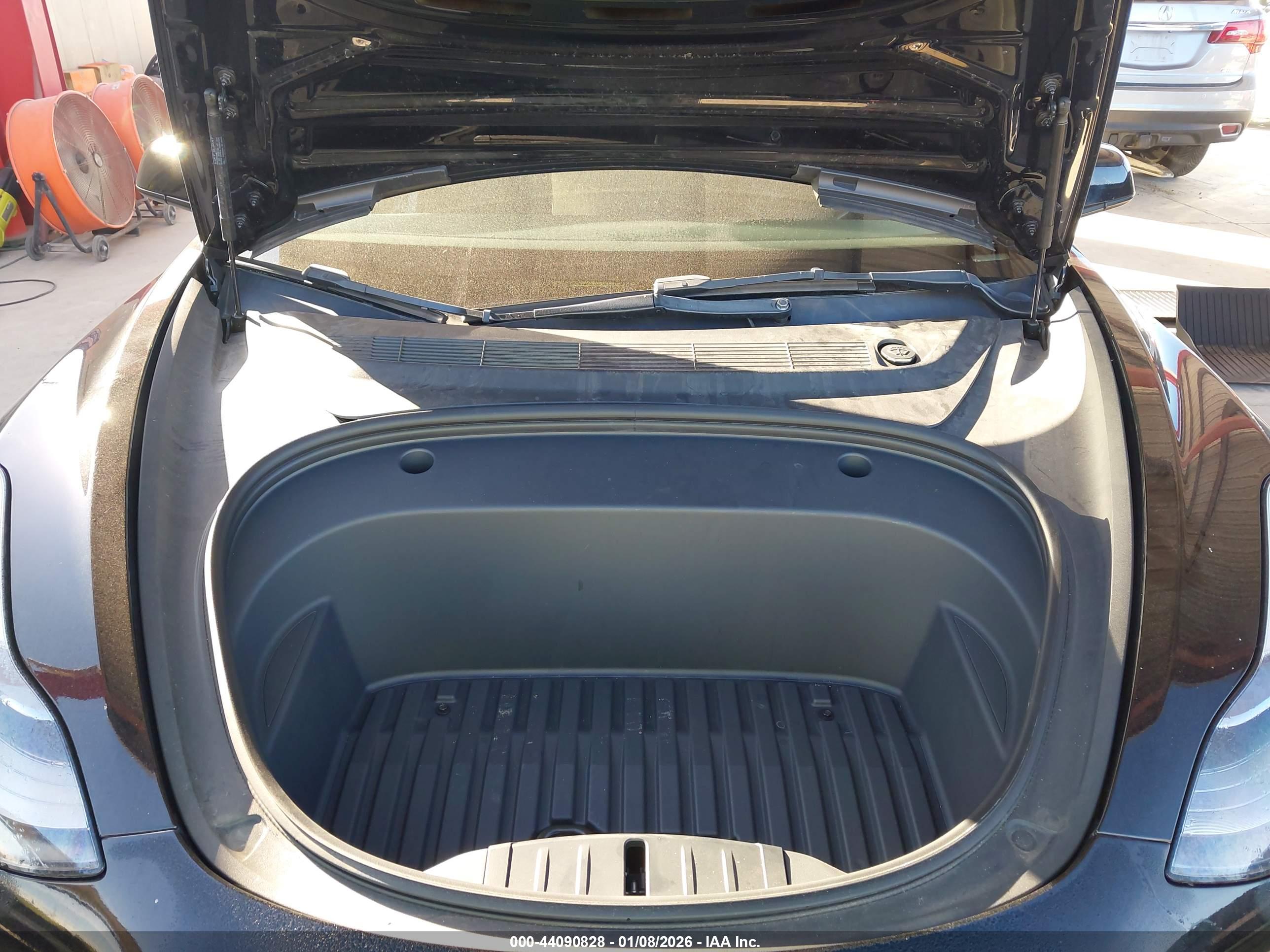 TESLA MODEL image 10