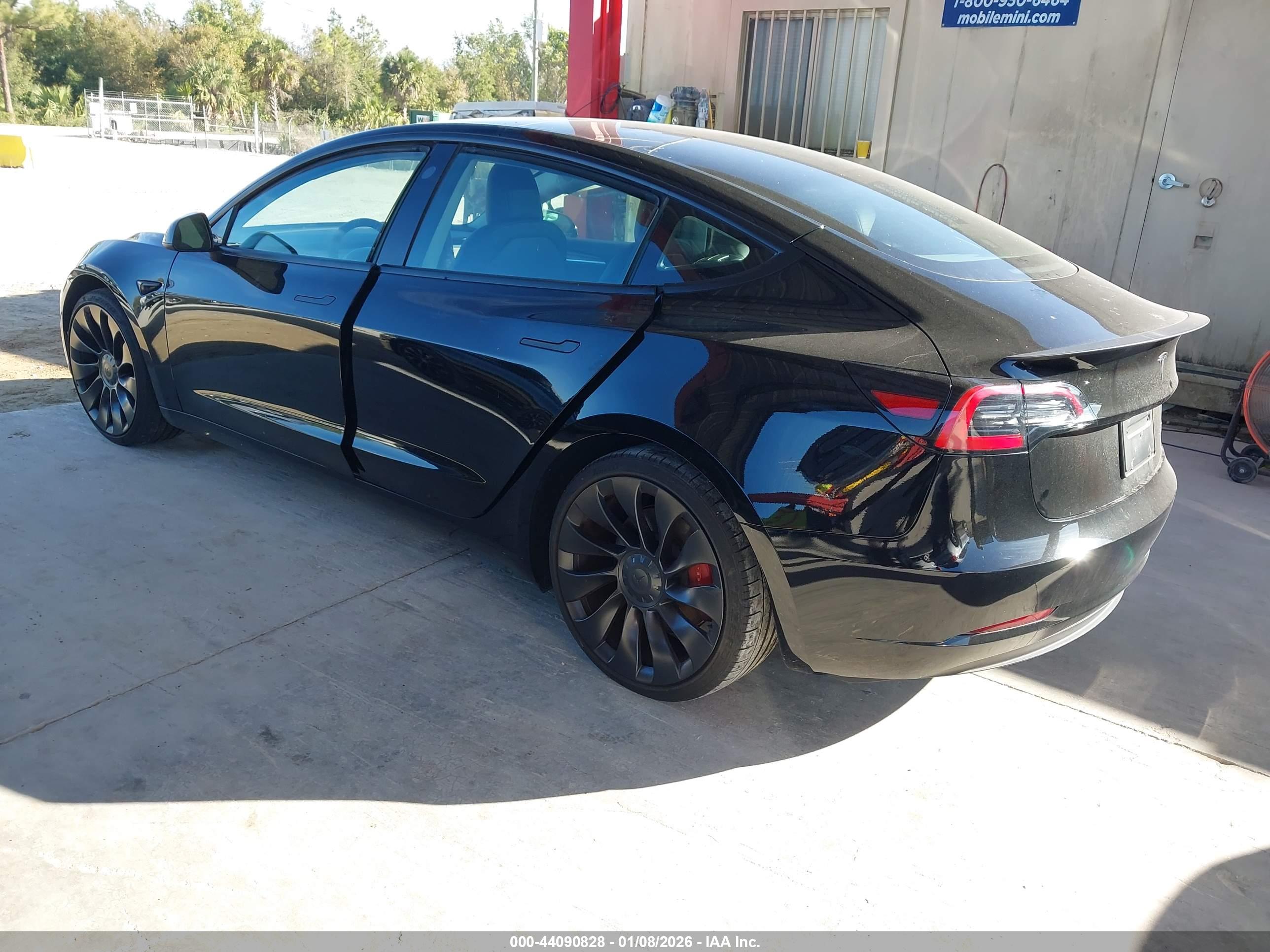 TESLA MODEL image 3