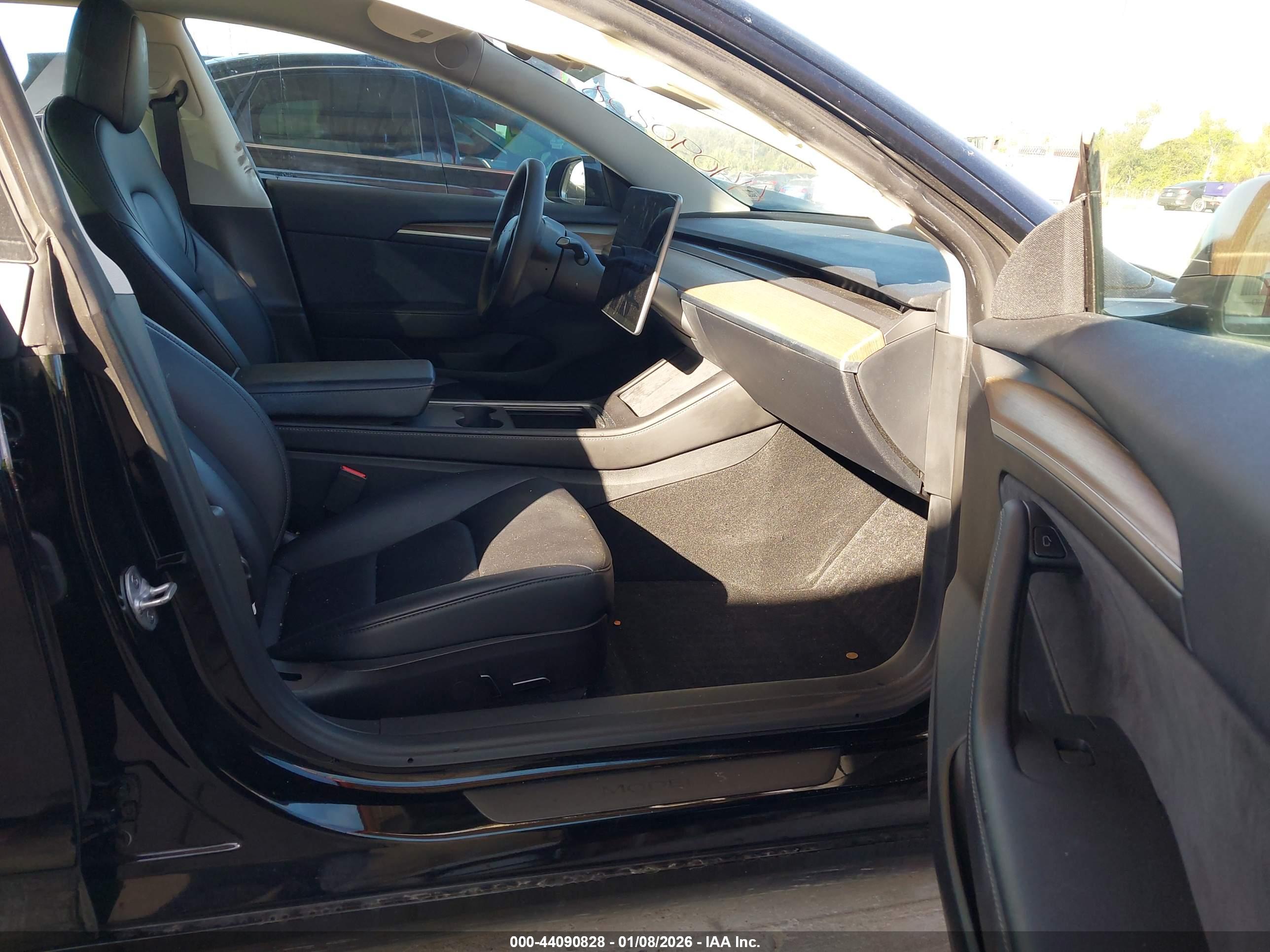TESLA MODEL image 5