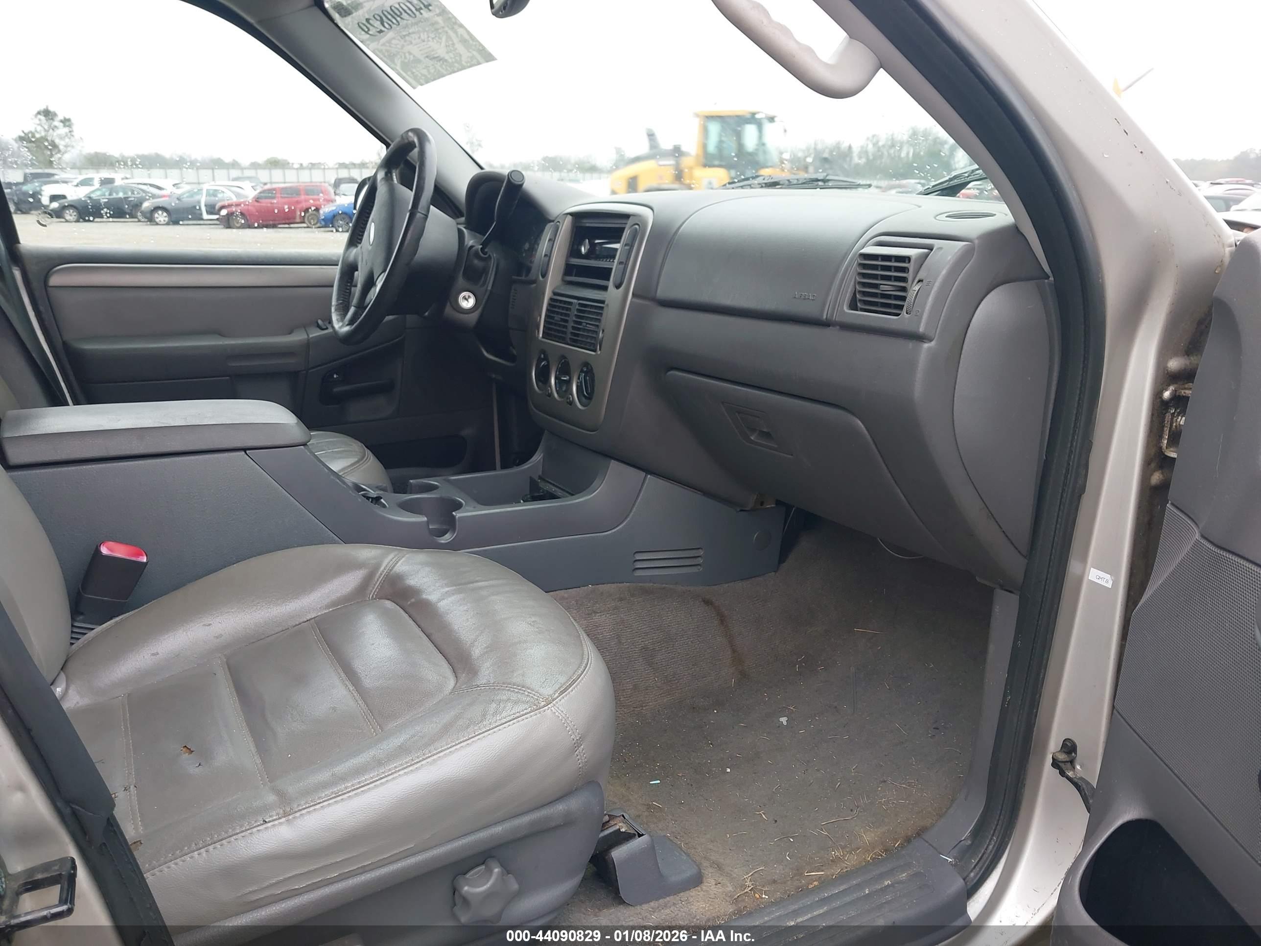 FORD EXPLORER image 5