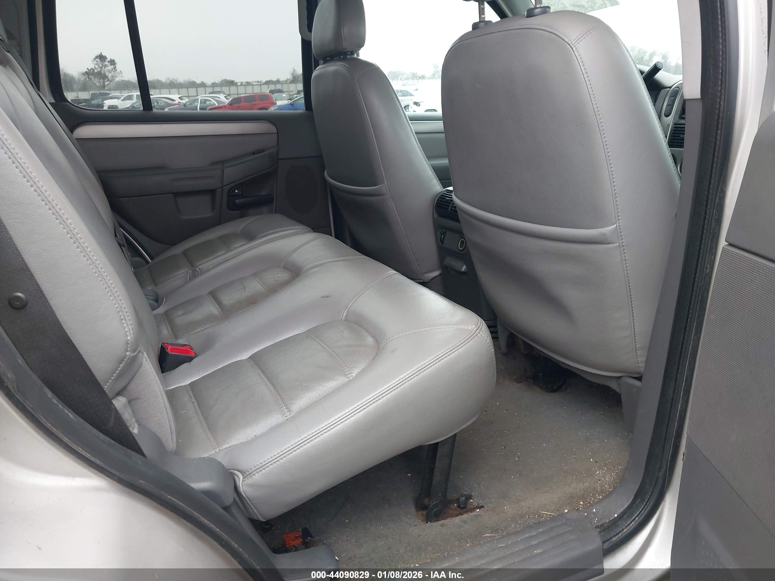 FORD EXPLORER image 8
