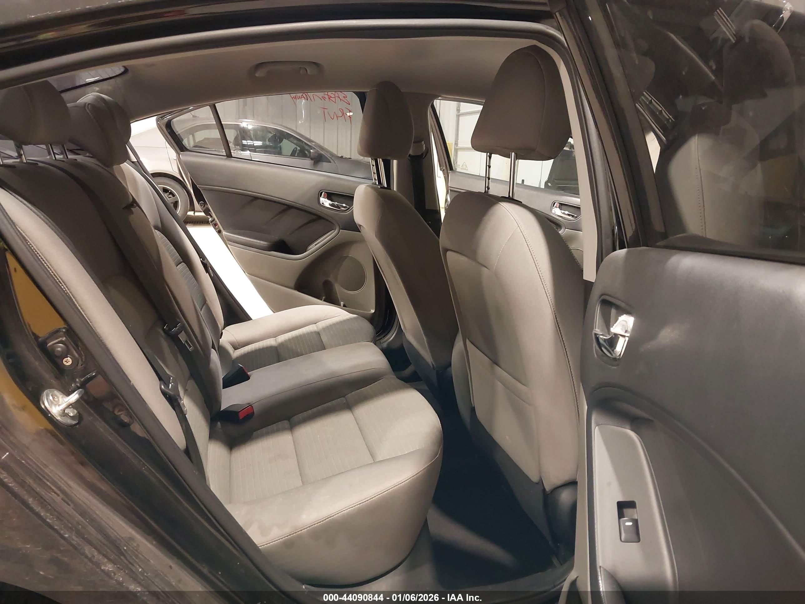 KIA FORTE image 8