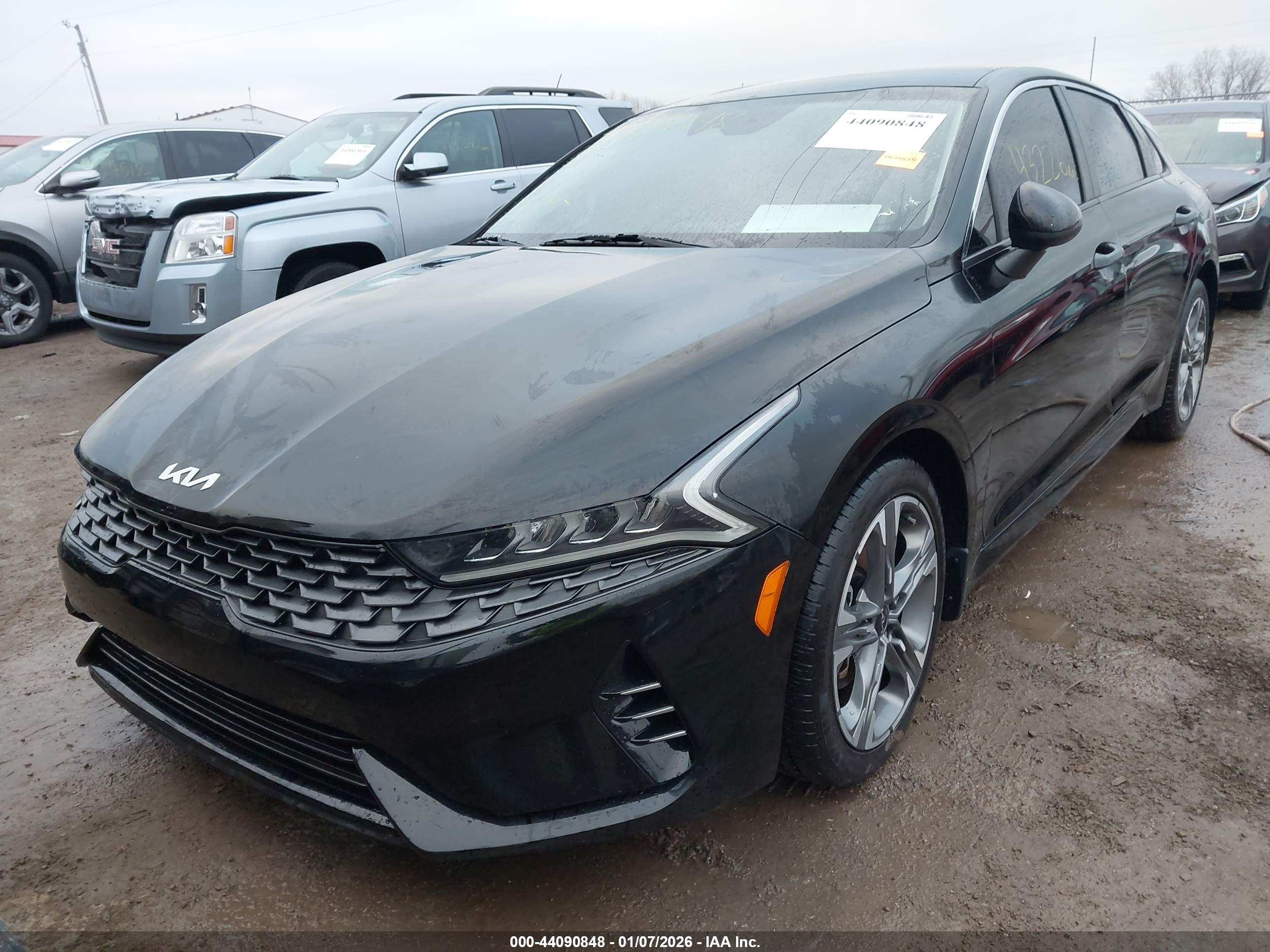 KIA K5 image 2