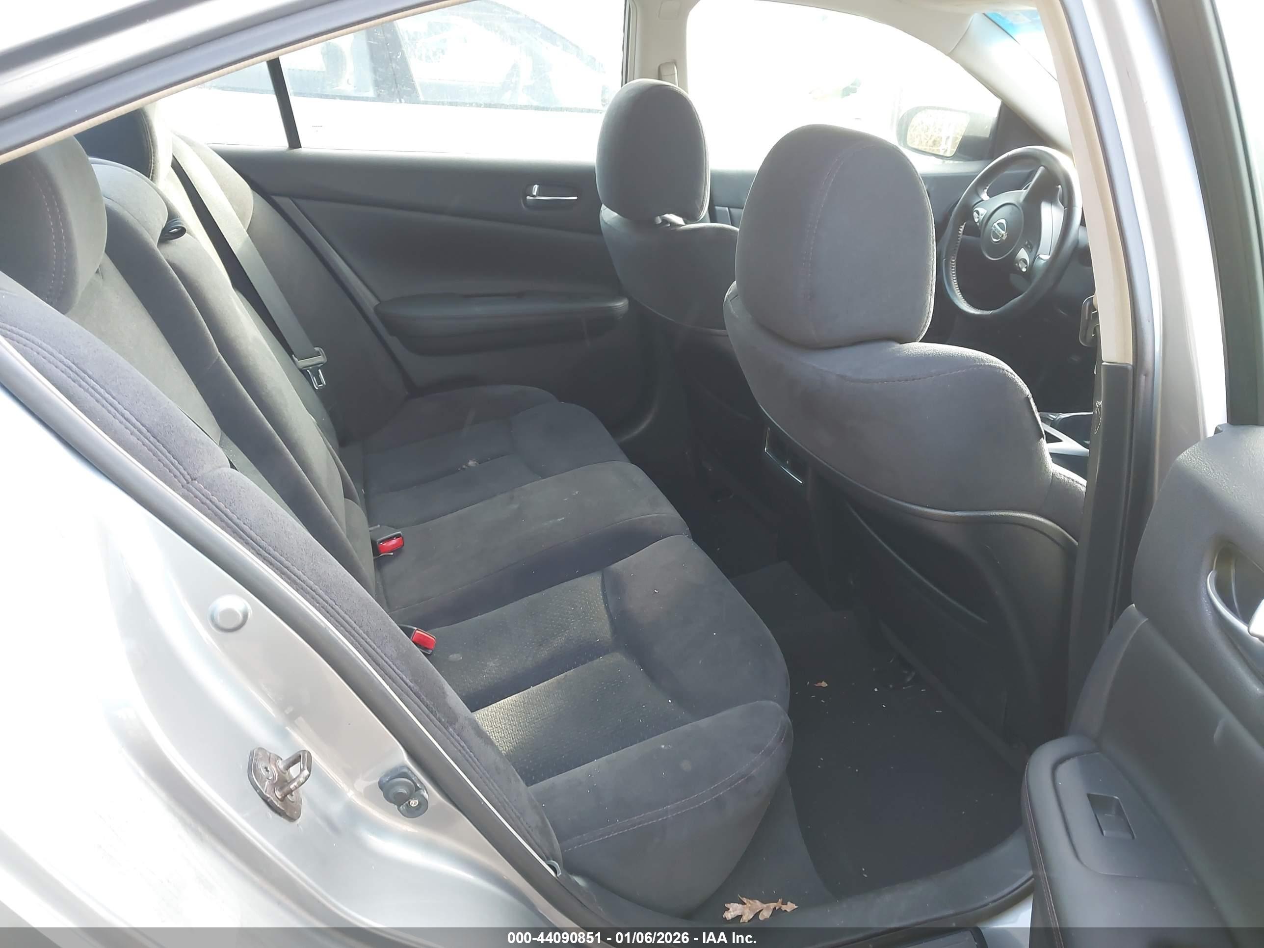 NISSAN MAXIMA image 8