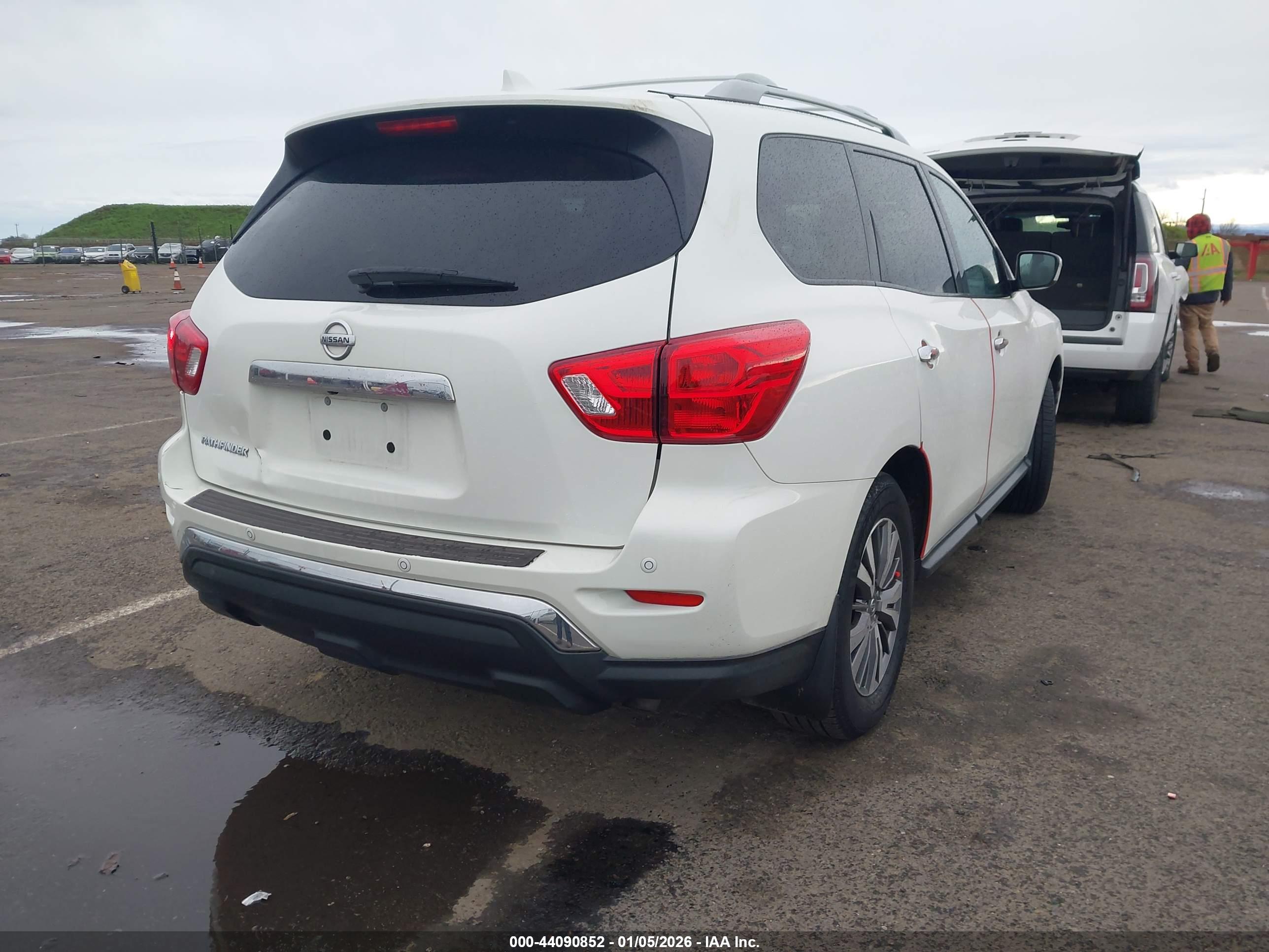 NISSAN PATHFINDER image 4
