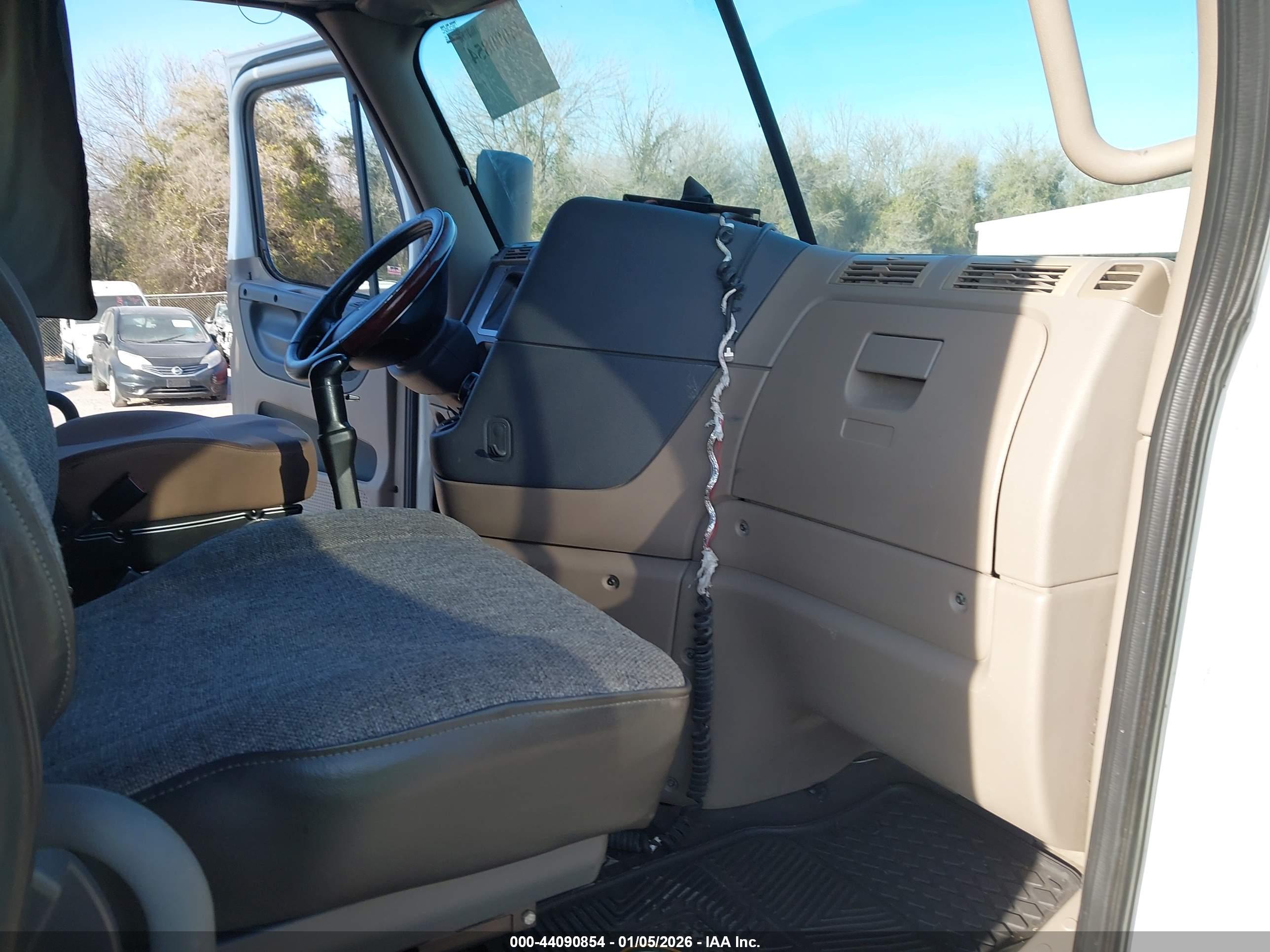 FREIGHTLINER CASCADIA image 8