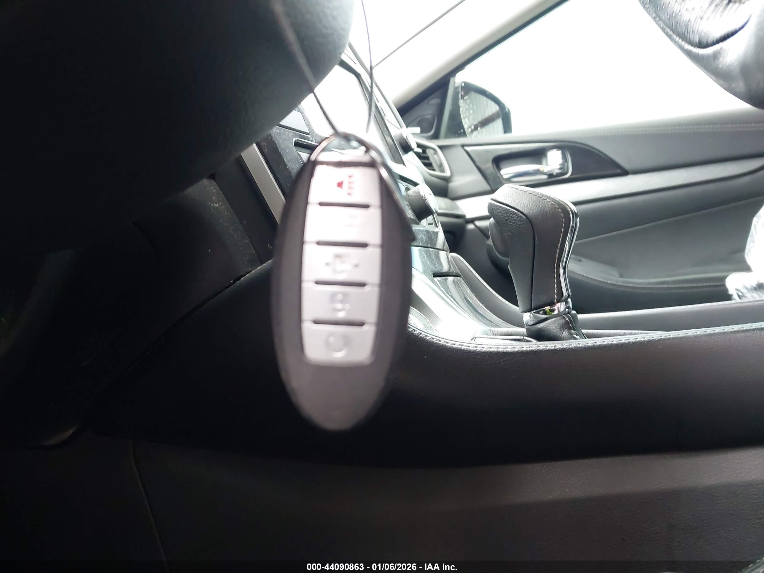 NISSAN MAXIMA image 11