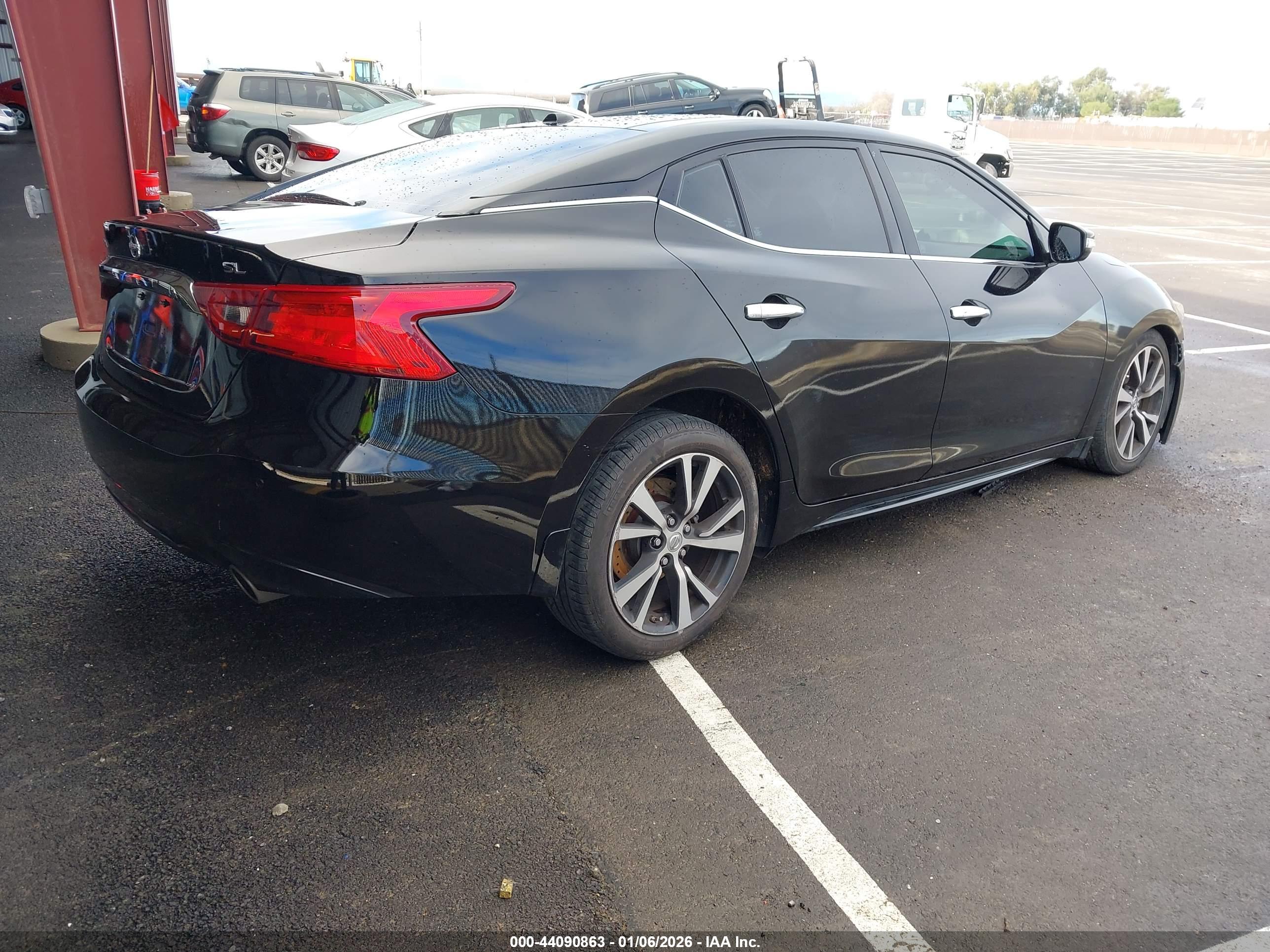 NISSAN MAXIMA image 4