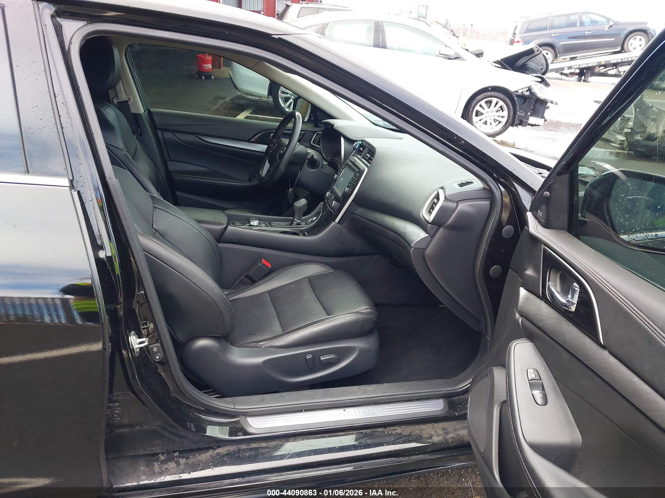 NISSAN MAXIMA image 5
