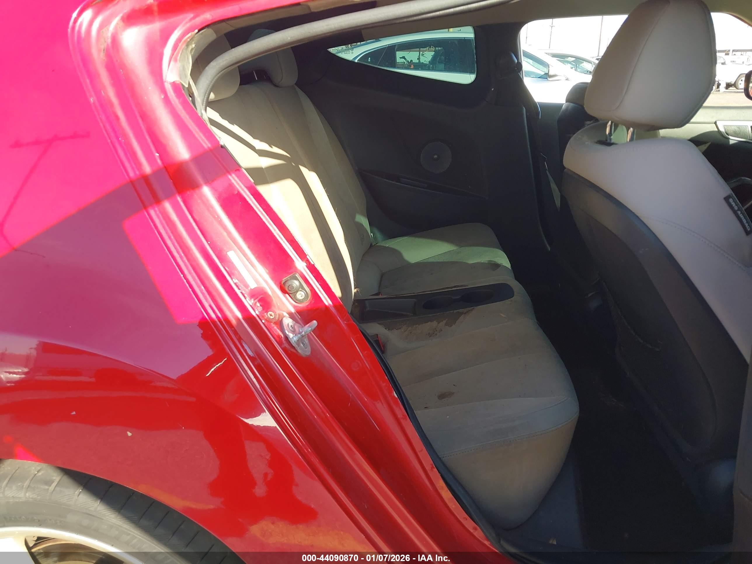 HYUNDAI VELOSTER image 8