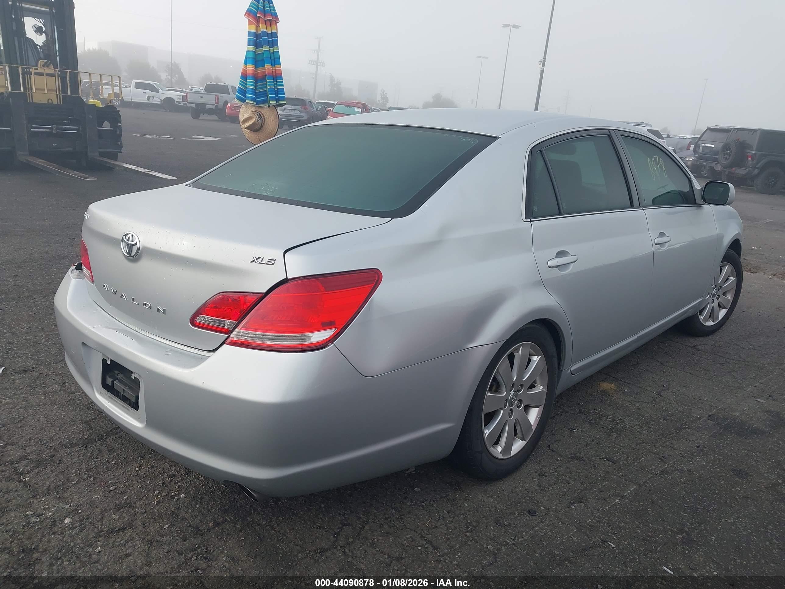 TOYOTA AVALON image 4