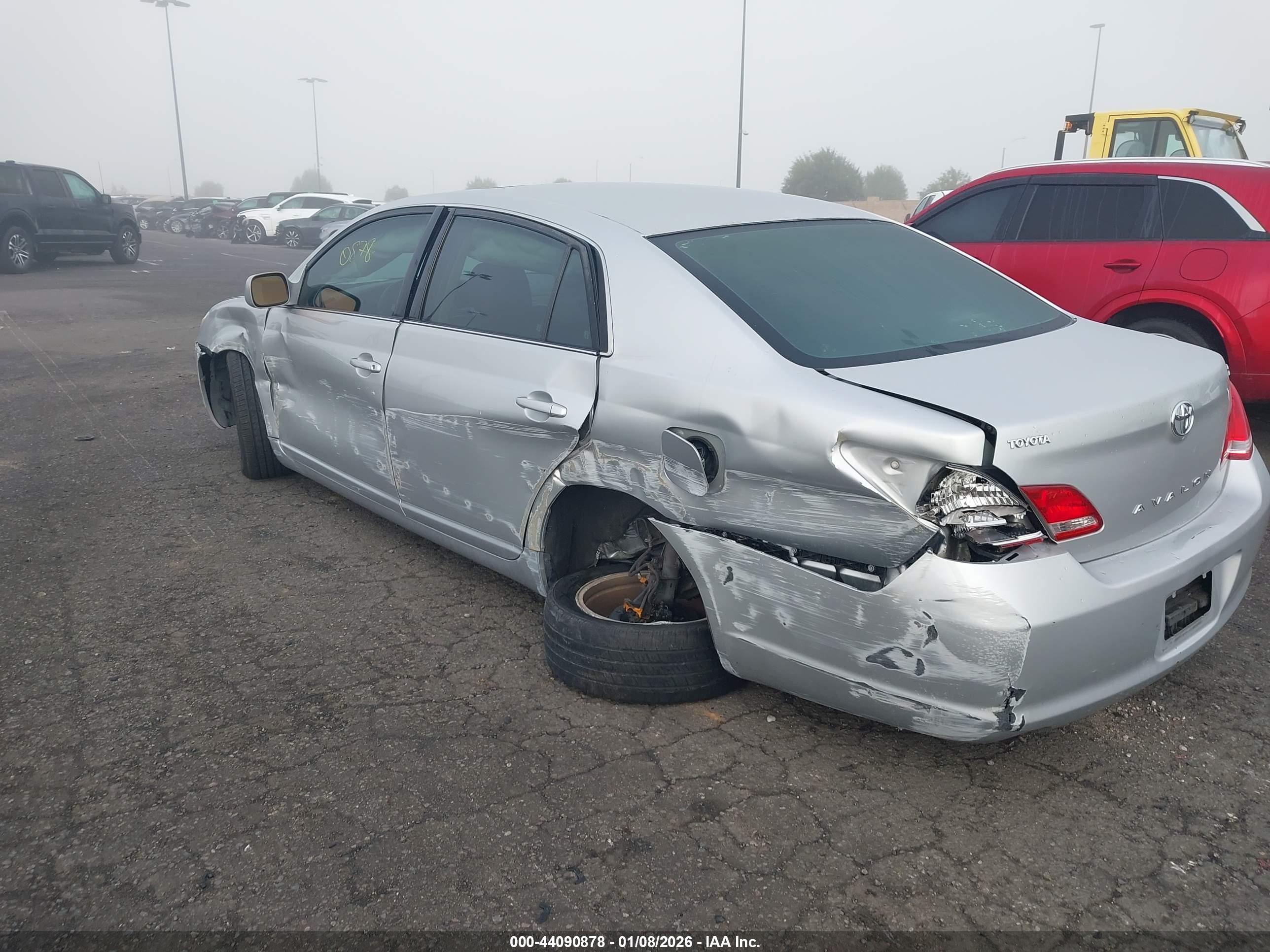 TOYOTA AVALON image 6