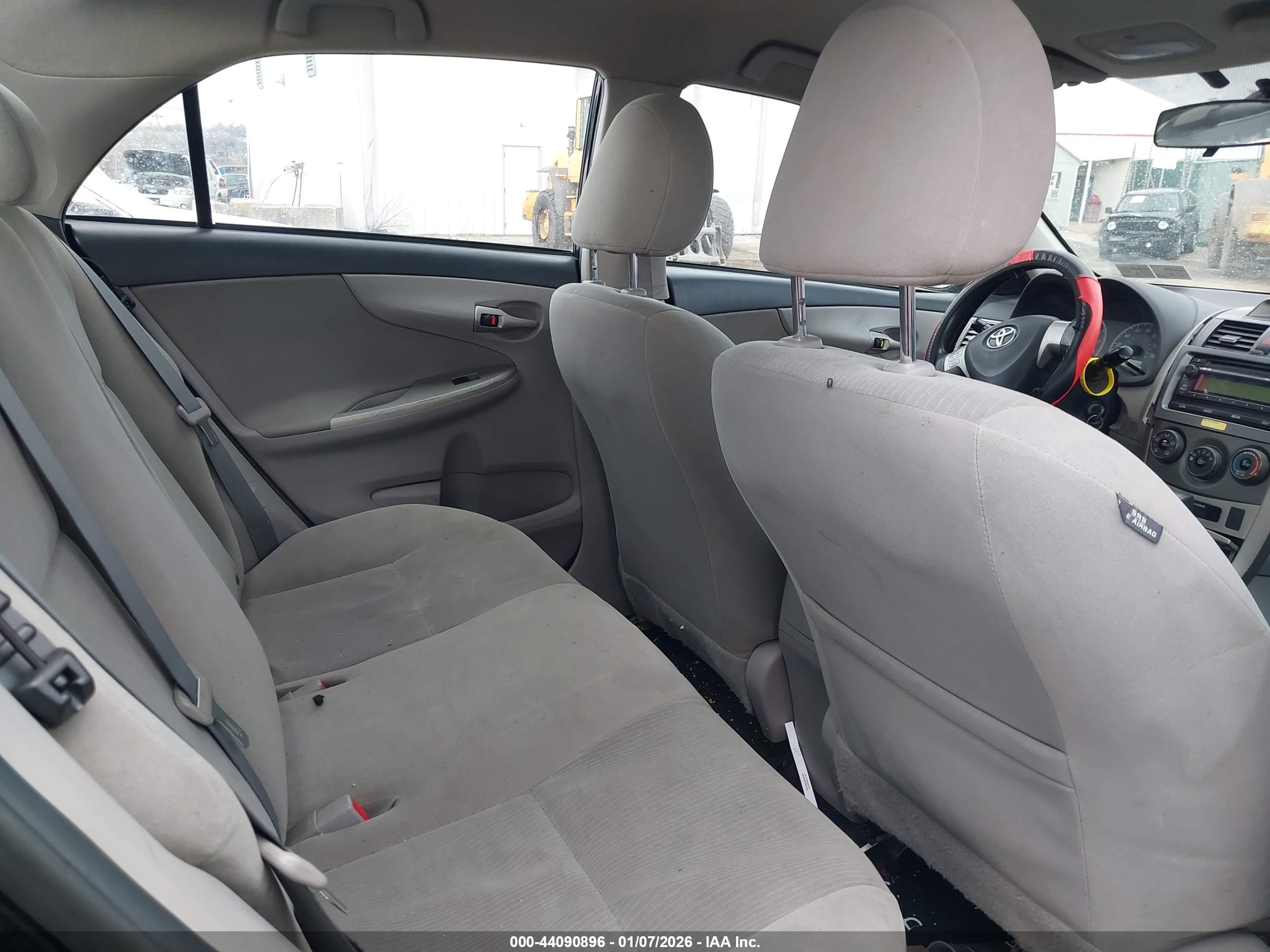 TOYOTA COROLLA image 8