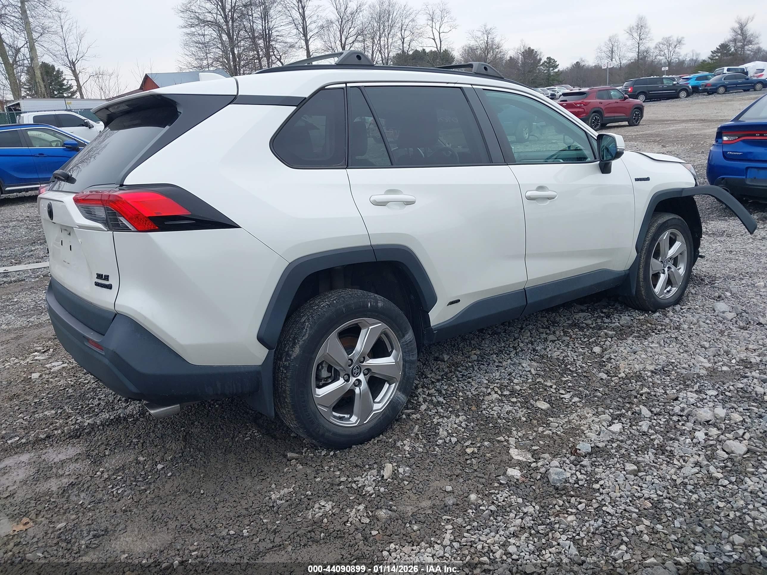 TOYOTA RAV4 image 4