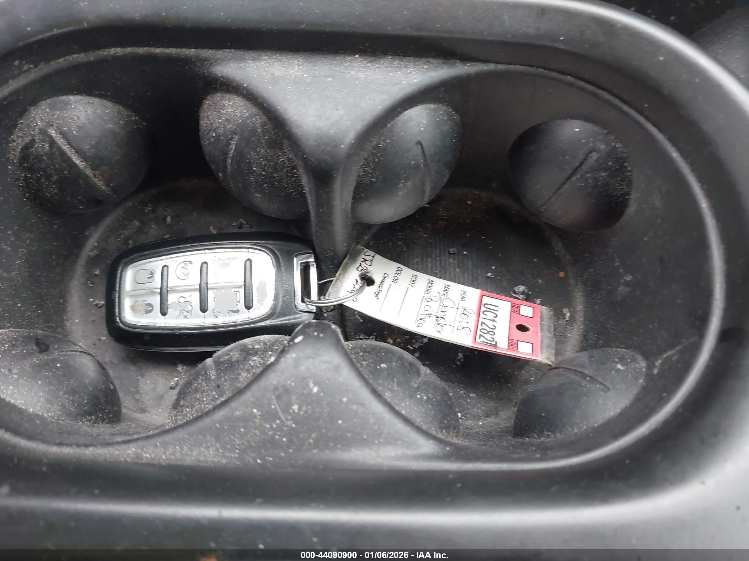 CHRYSLER PACIFICA image 11