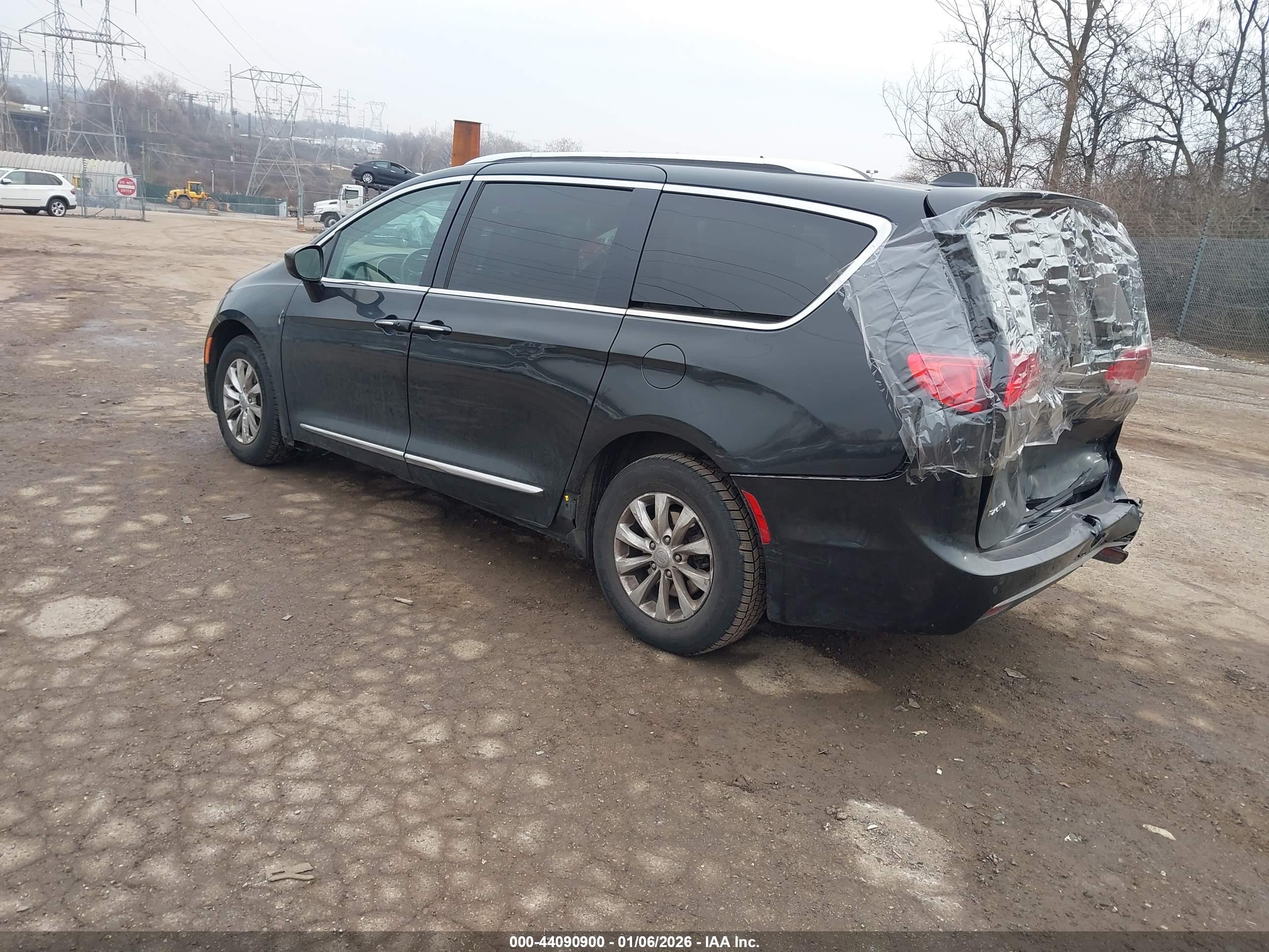 CHRYSLER PACIFICA image 3