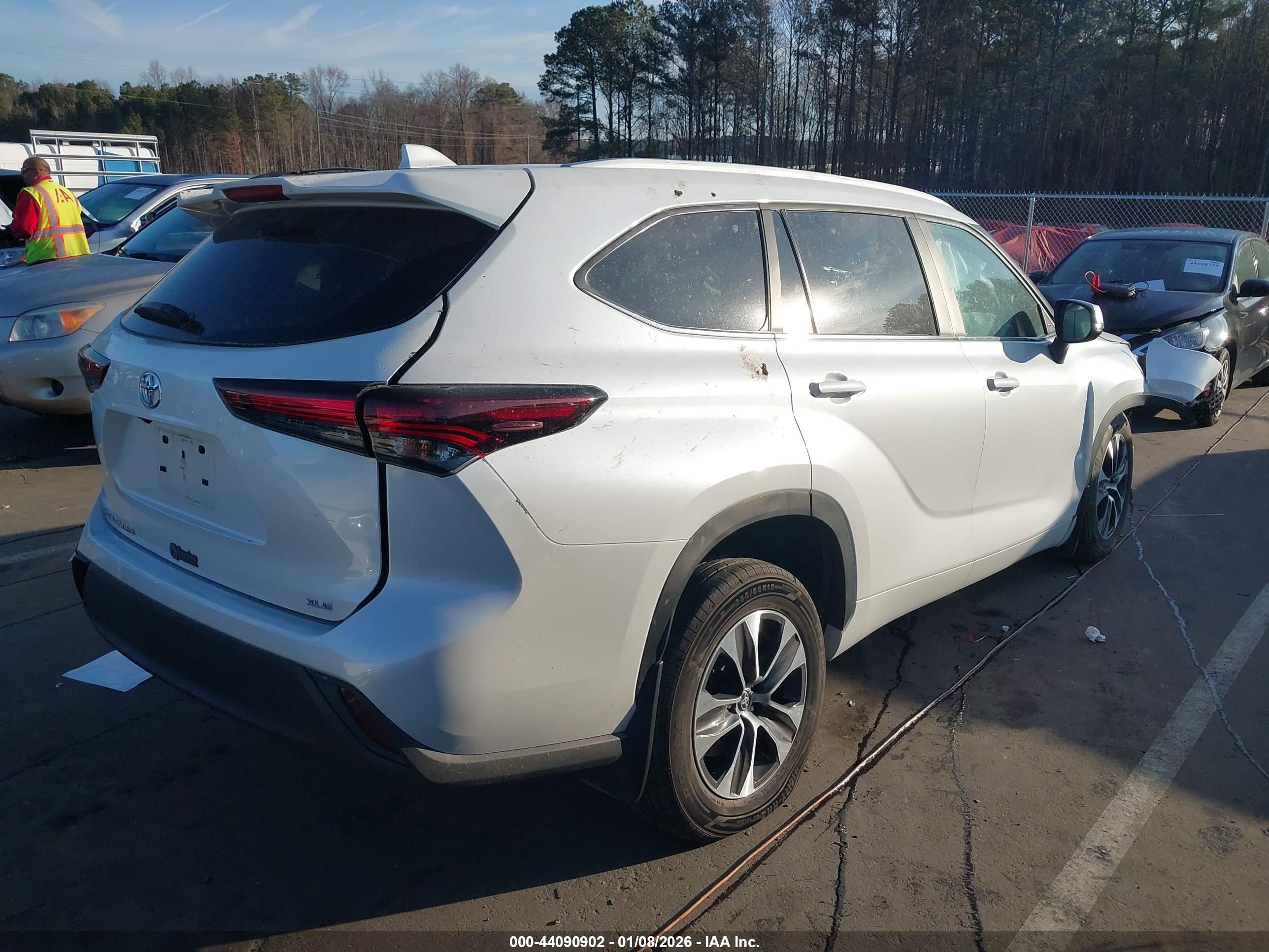 TOYOTA HIGHLANDER image 4
