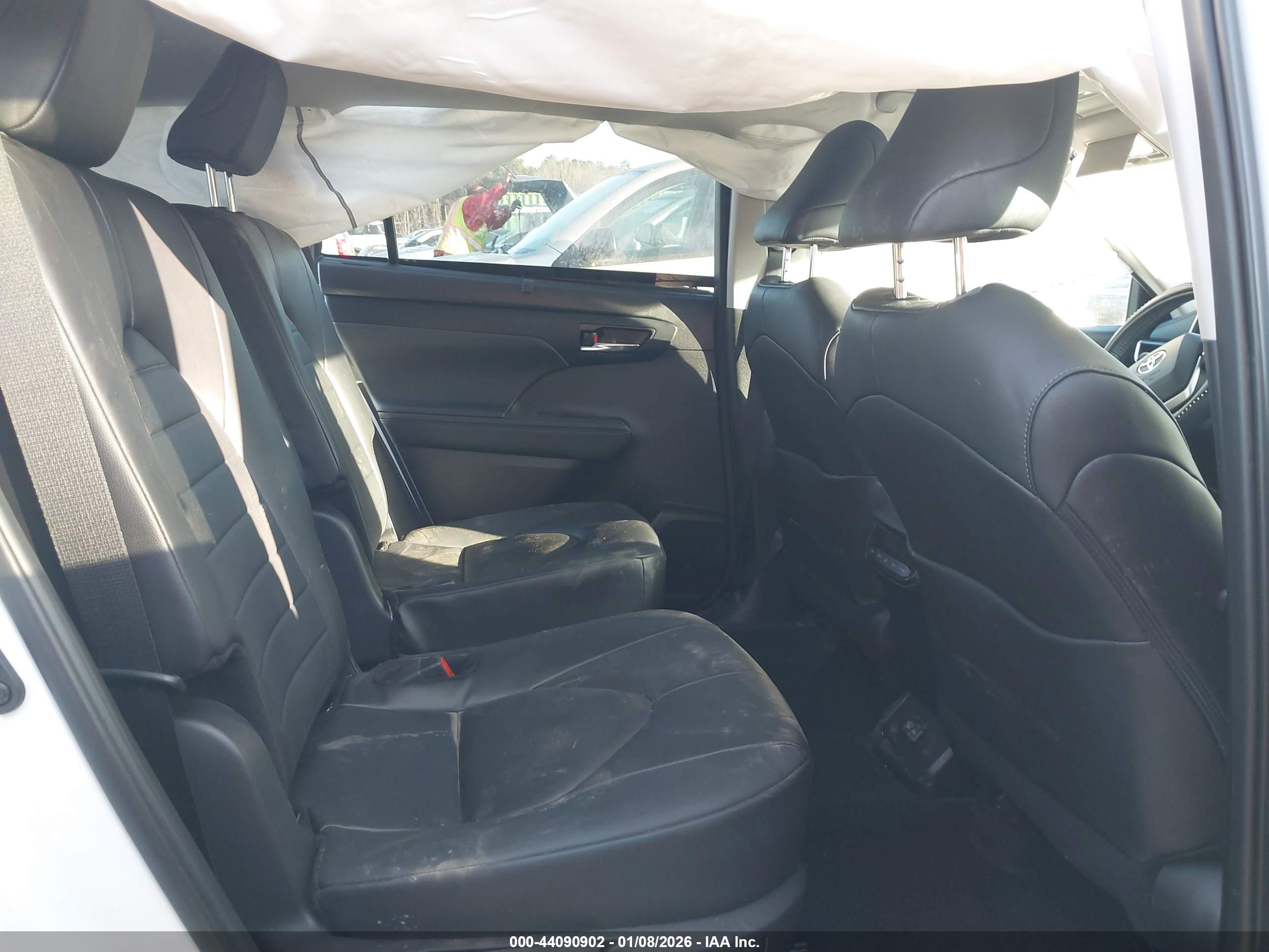 TOYOTA HIGHLANDER image 8