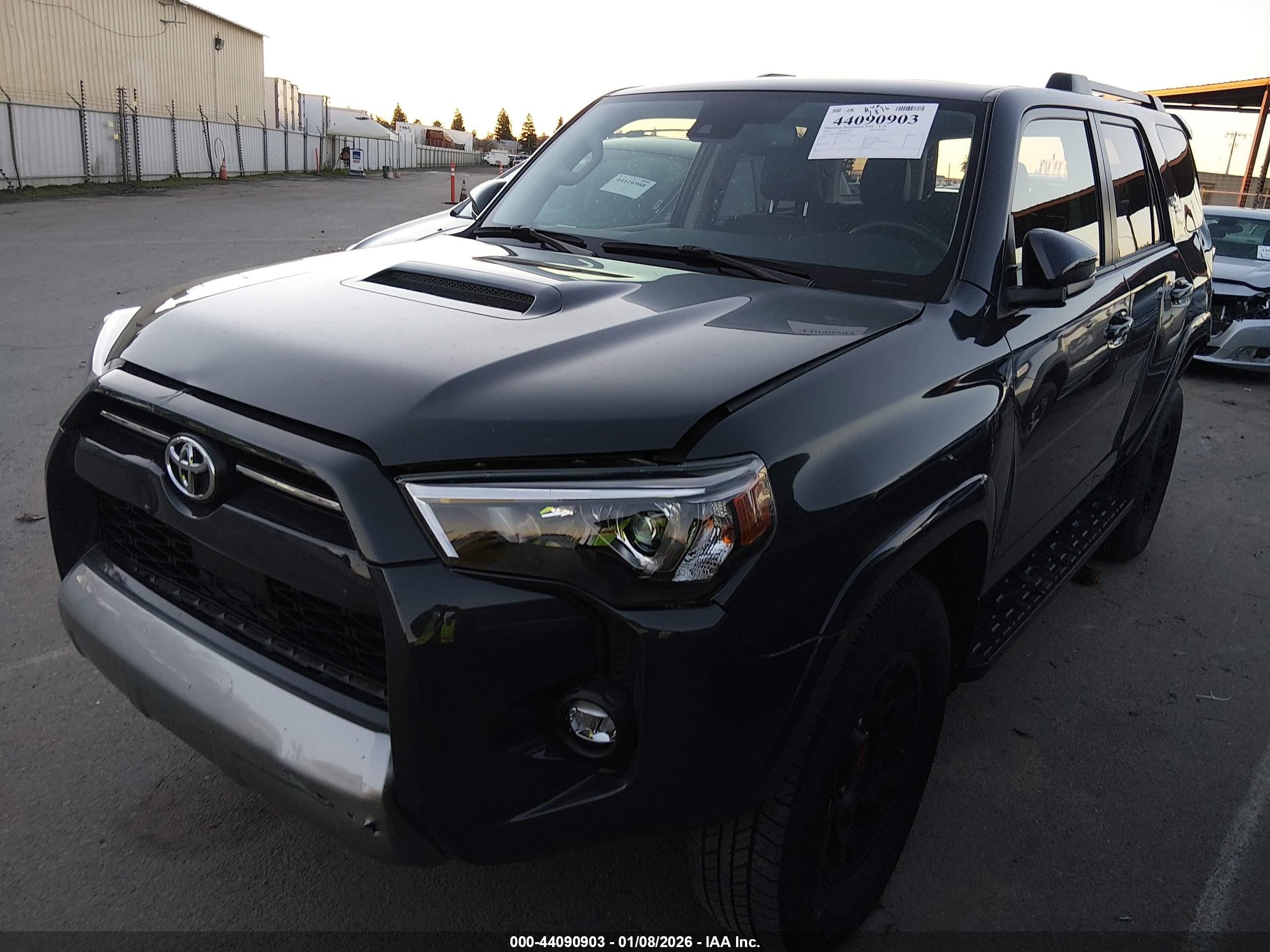 TOYOTA 4RUNNER image 2
