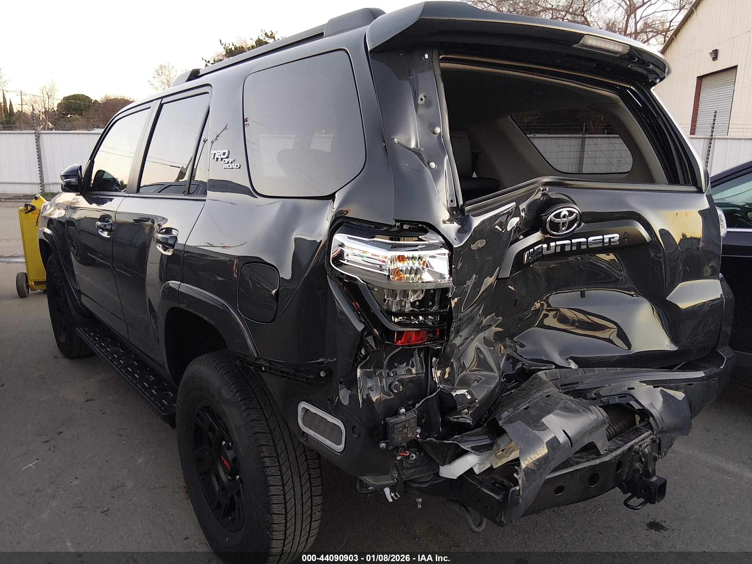 TOYOTA 4RUNNER image 3