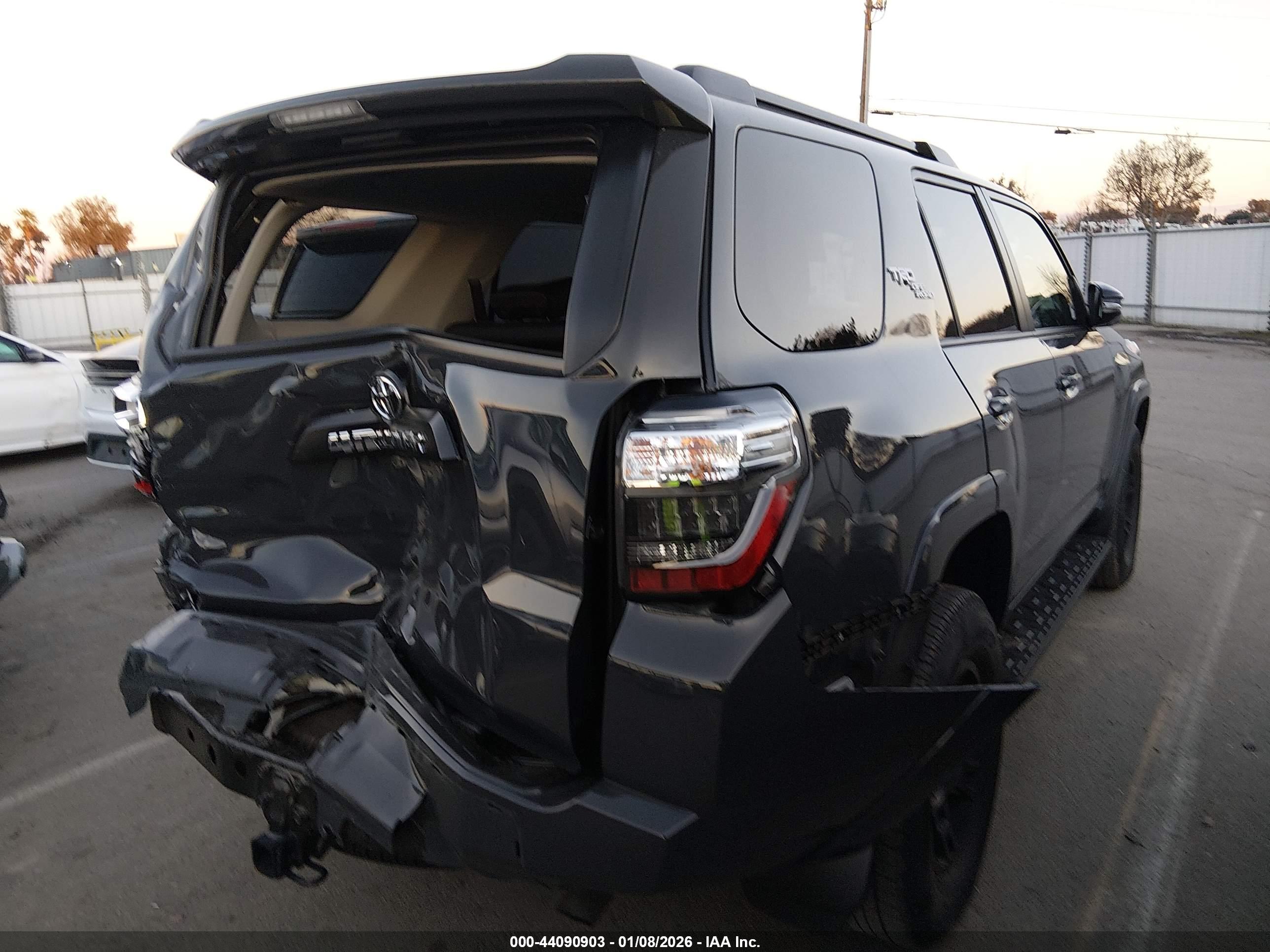 TOYOTA 4RUNNER image 4