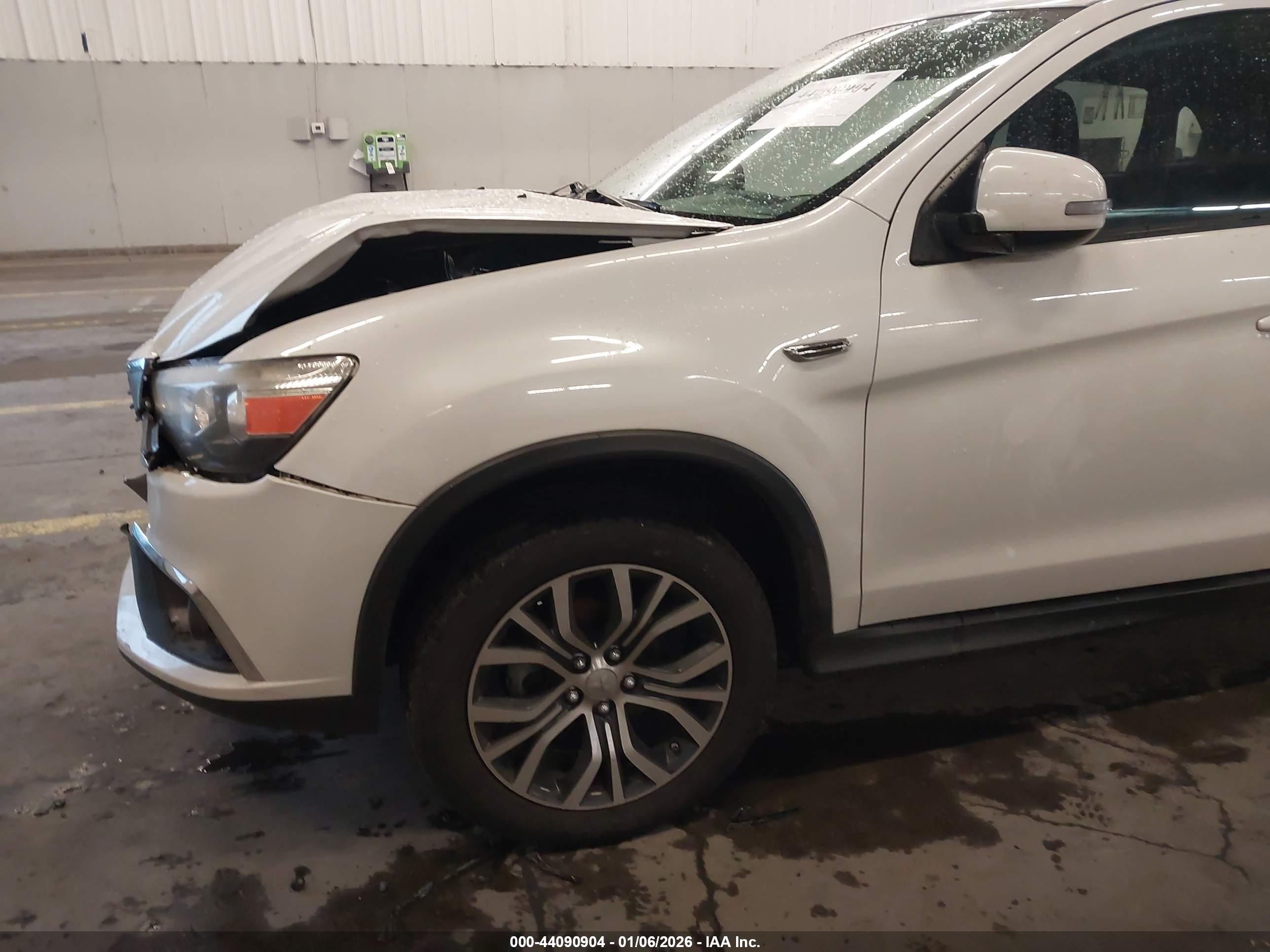 MITSUBISHI OUTLANDER image 6