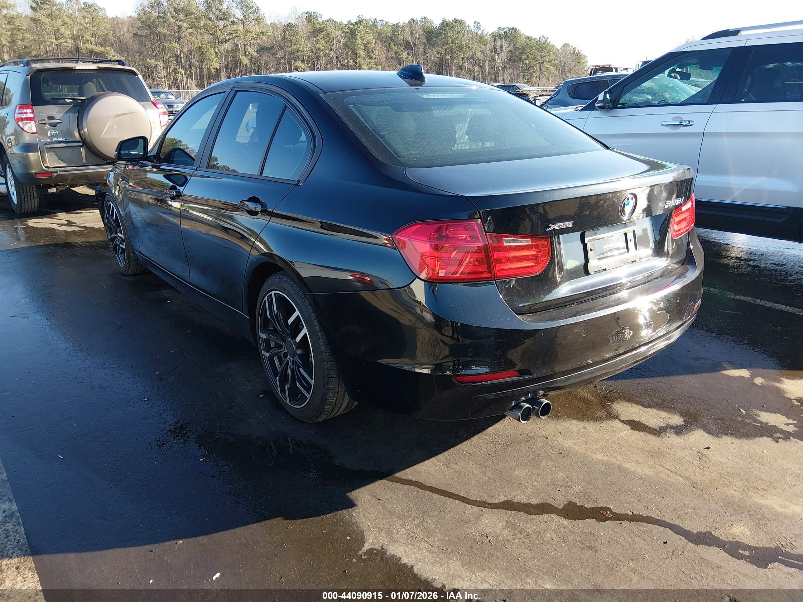 BMW 328I image 3
