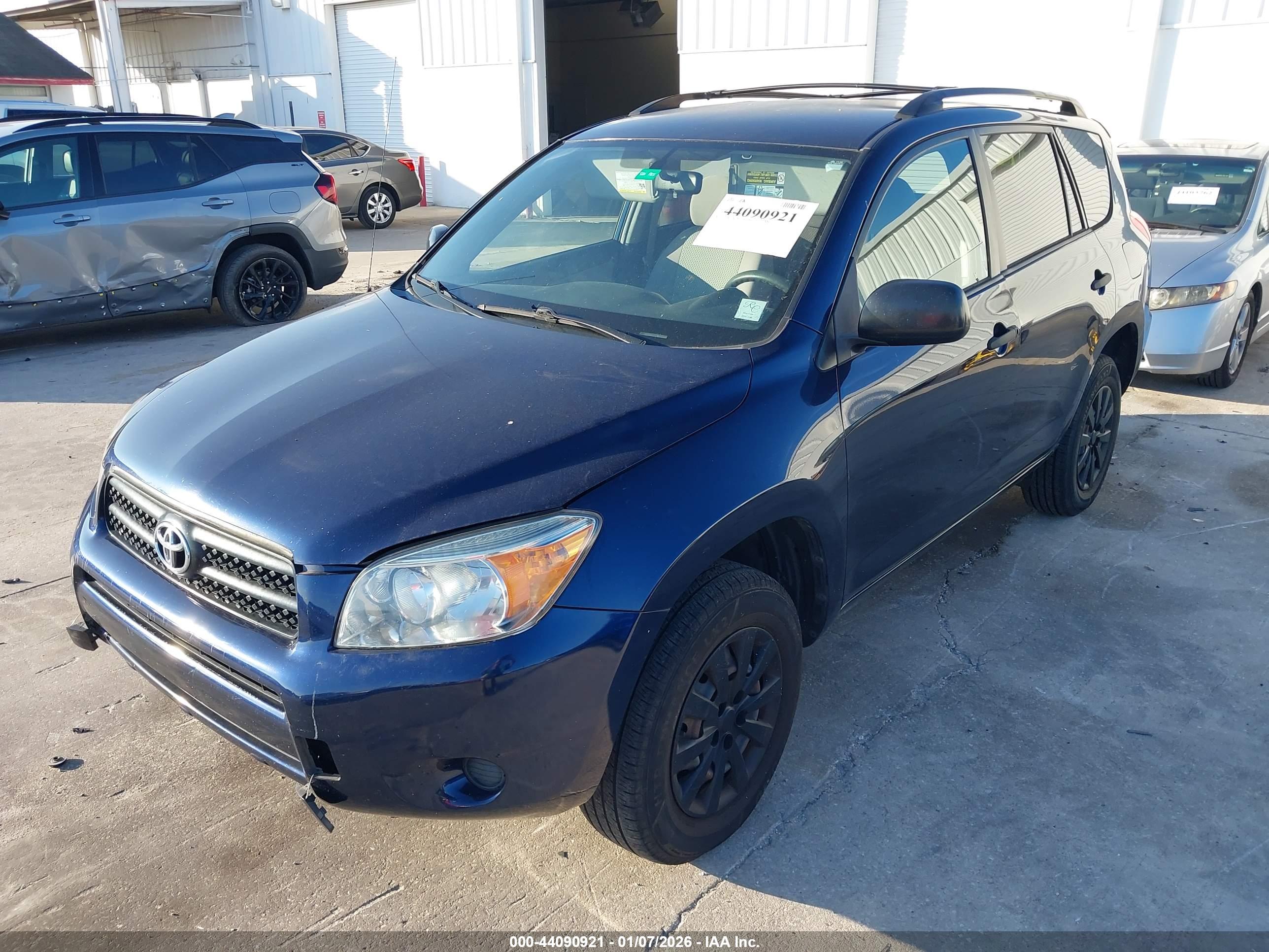 TOYOTA RAV4 image 2