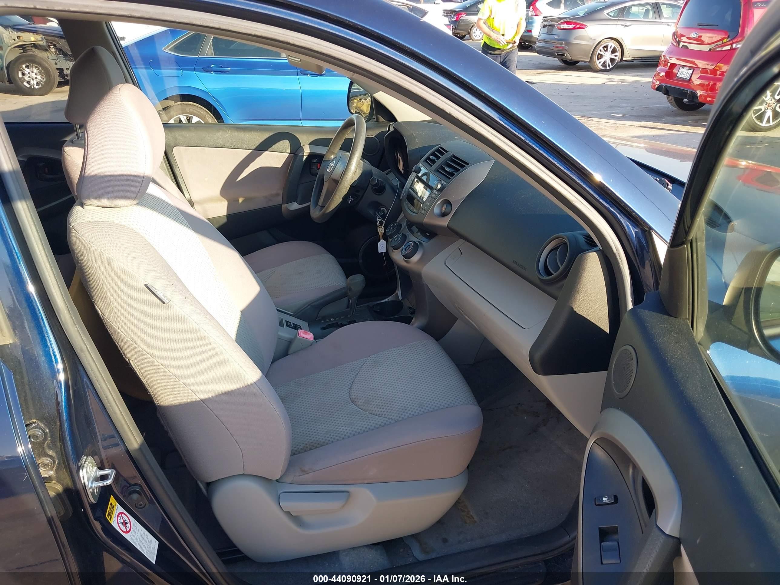 TOYOTA RAV4 image 5