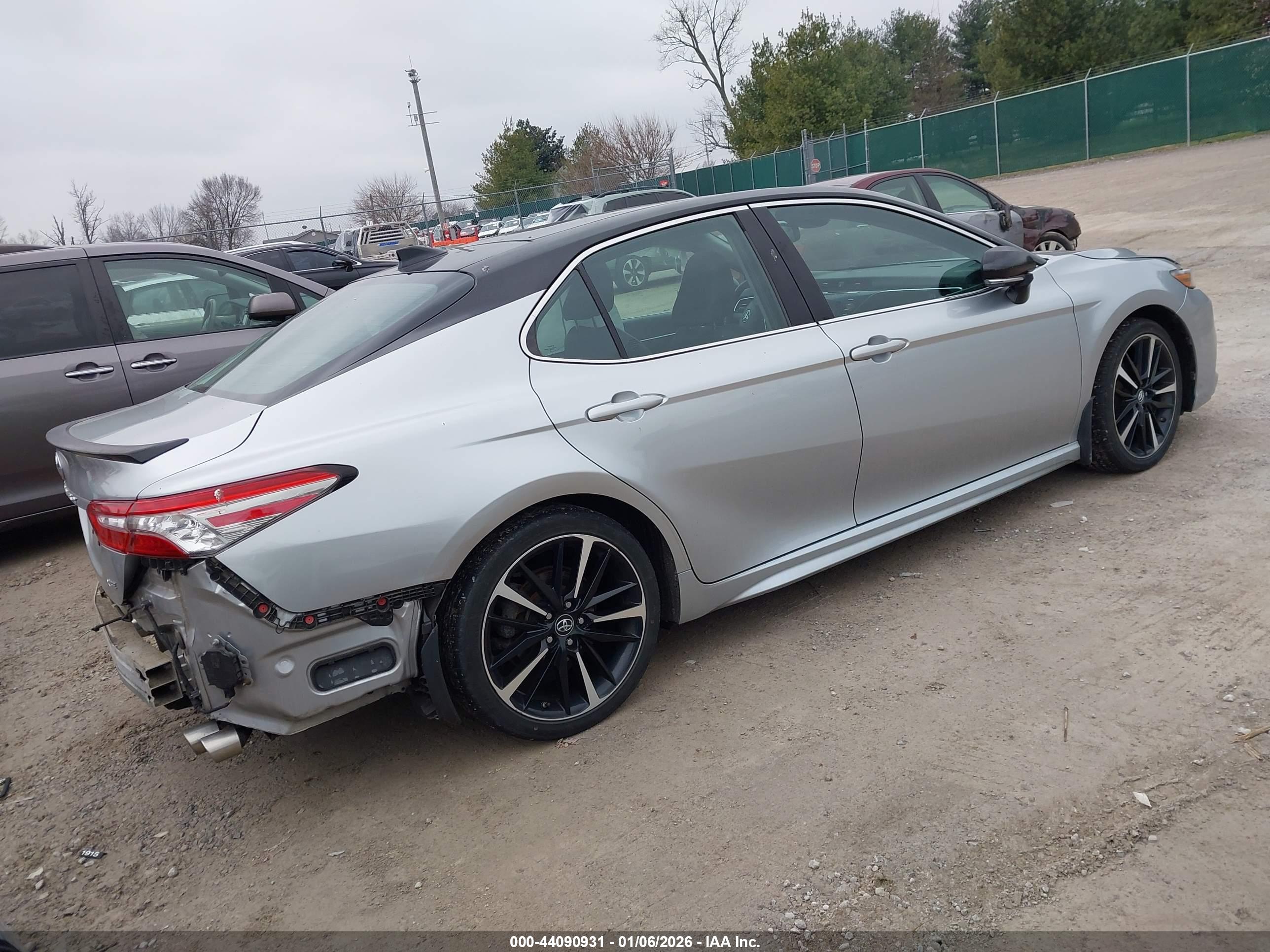TOYOTA CAMRY image 4