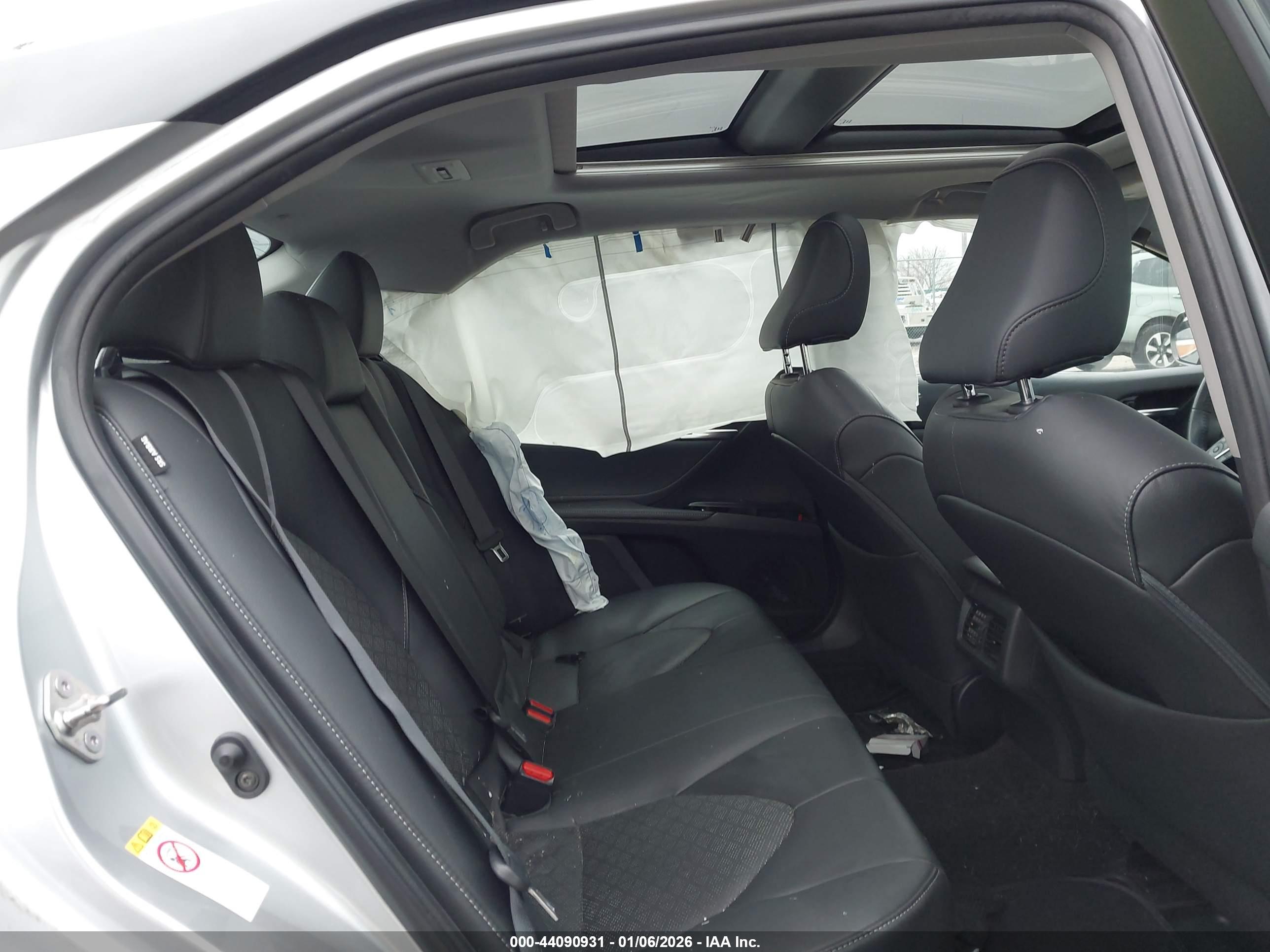 TOYOTA CAMRY image 8
