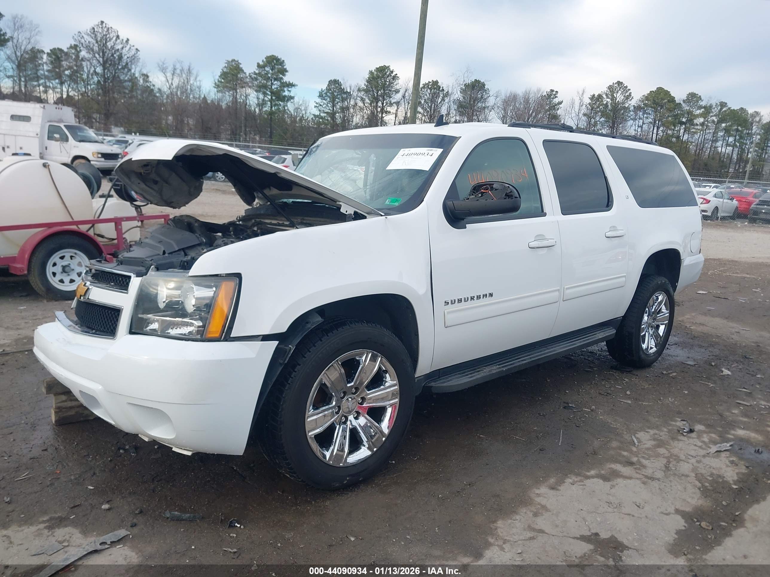 CHEVROLET SUBURBAN image 2