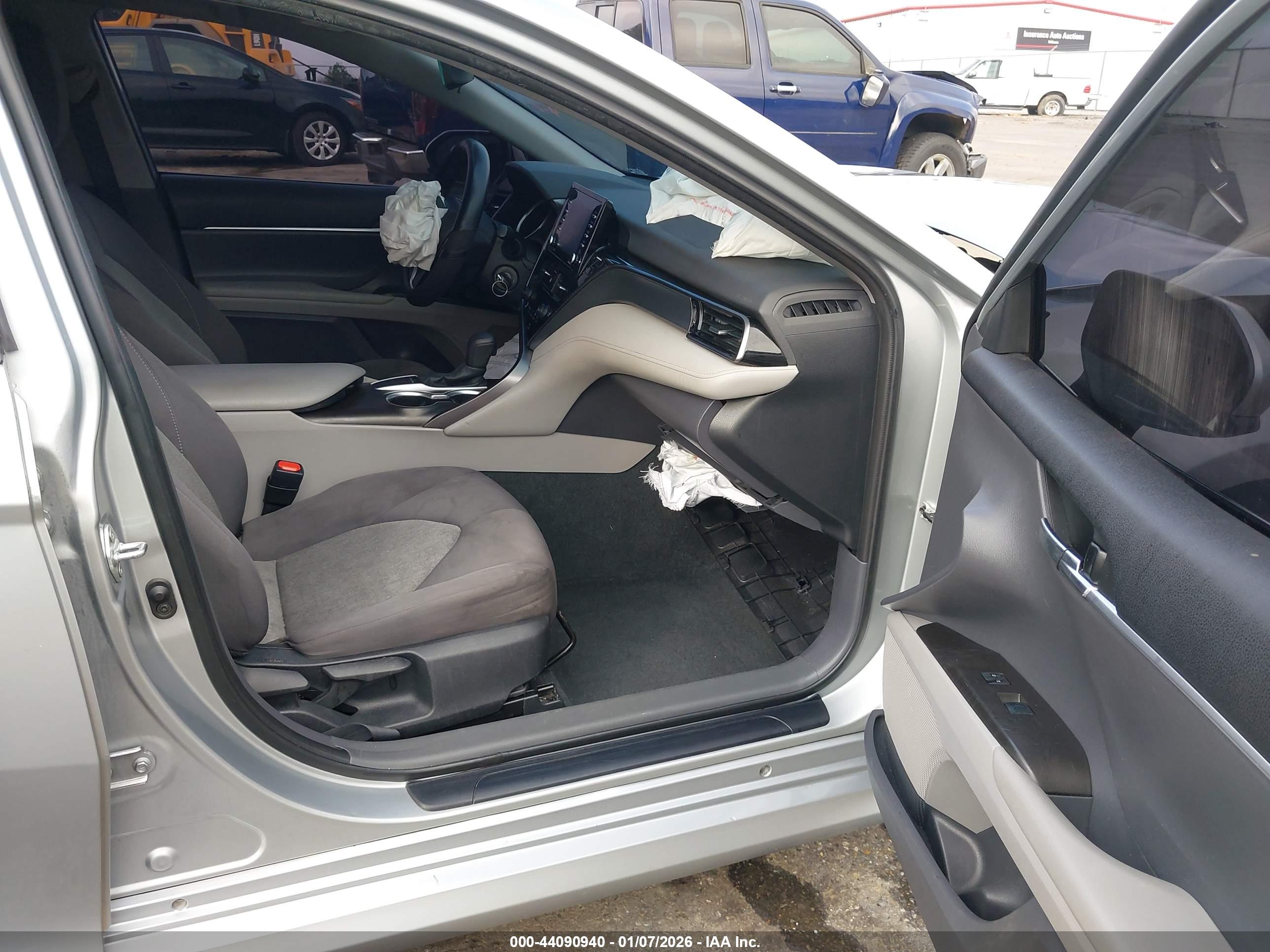 TOYOTA CAMRY image 5