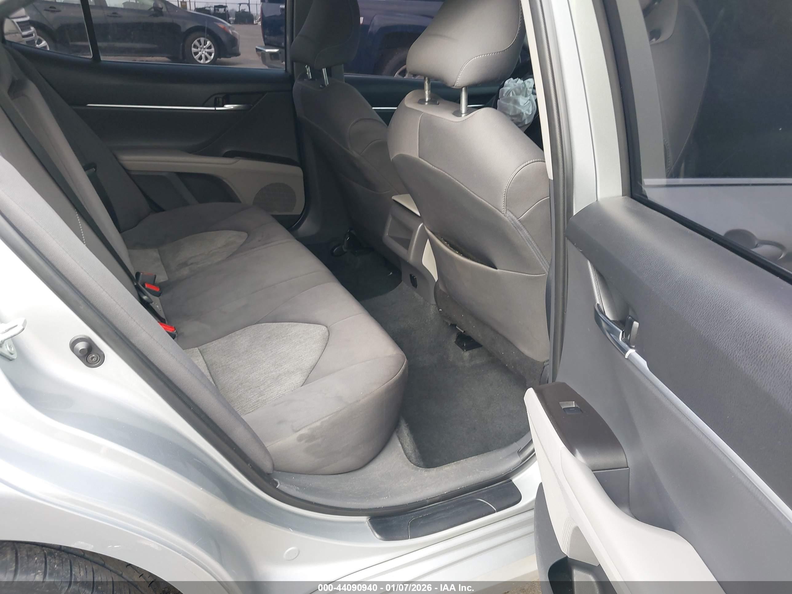 TOYOTA CAMRY image 8