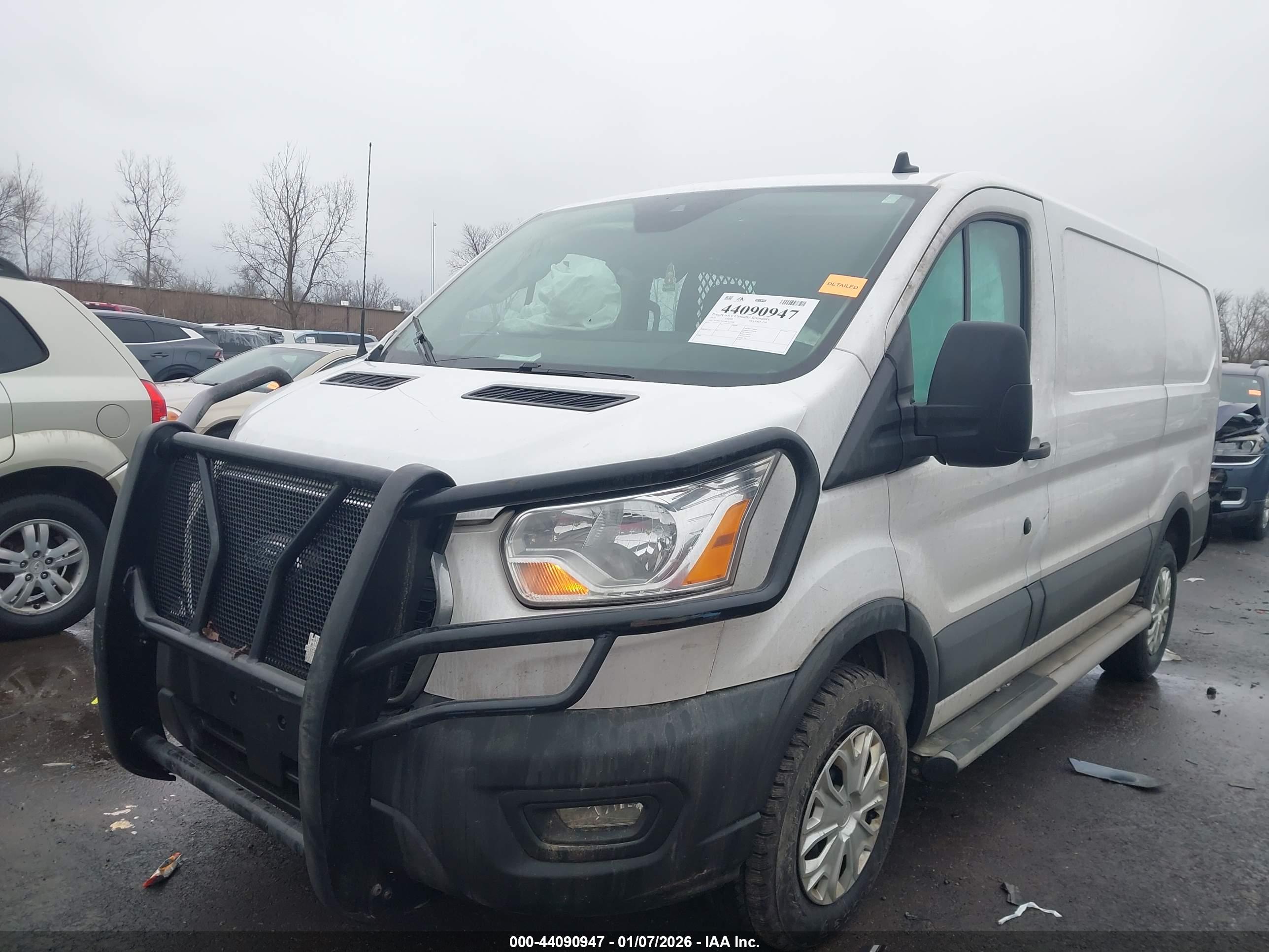 FORD TRANSIT-250 image 2