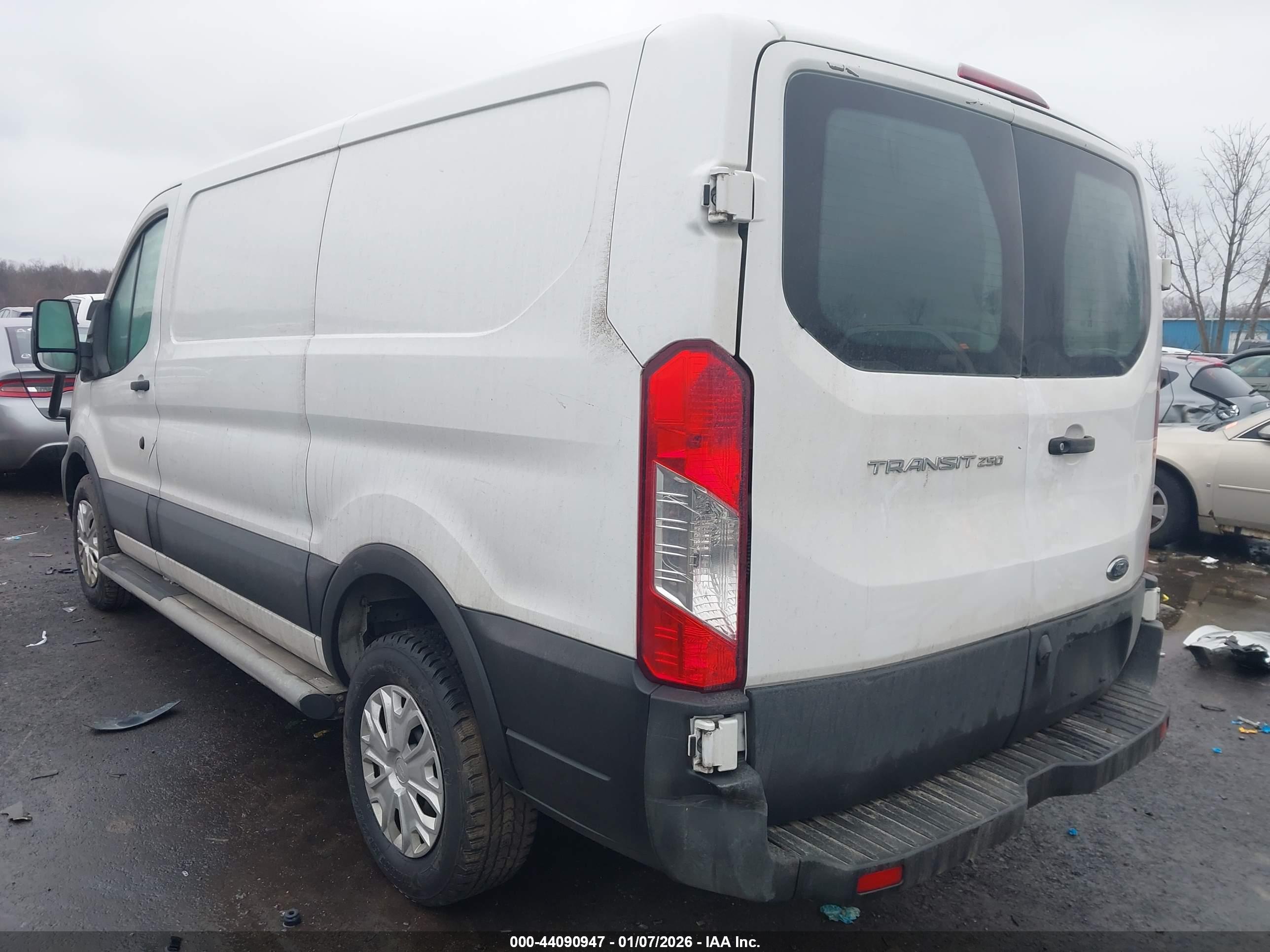 FORD TRANSIT-250 image 3