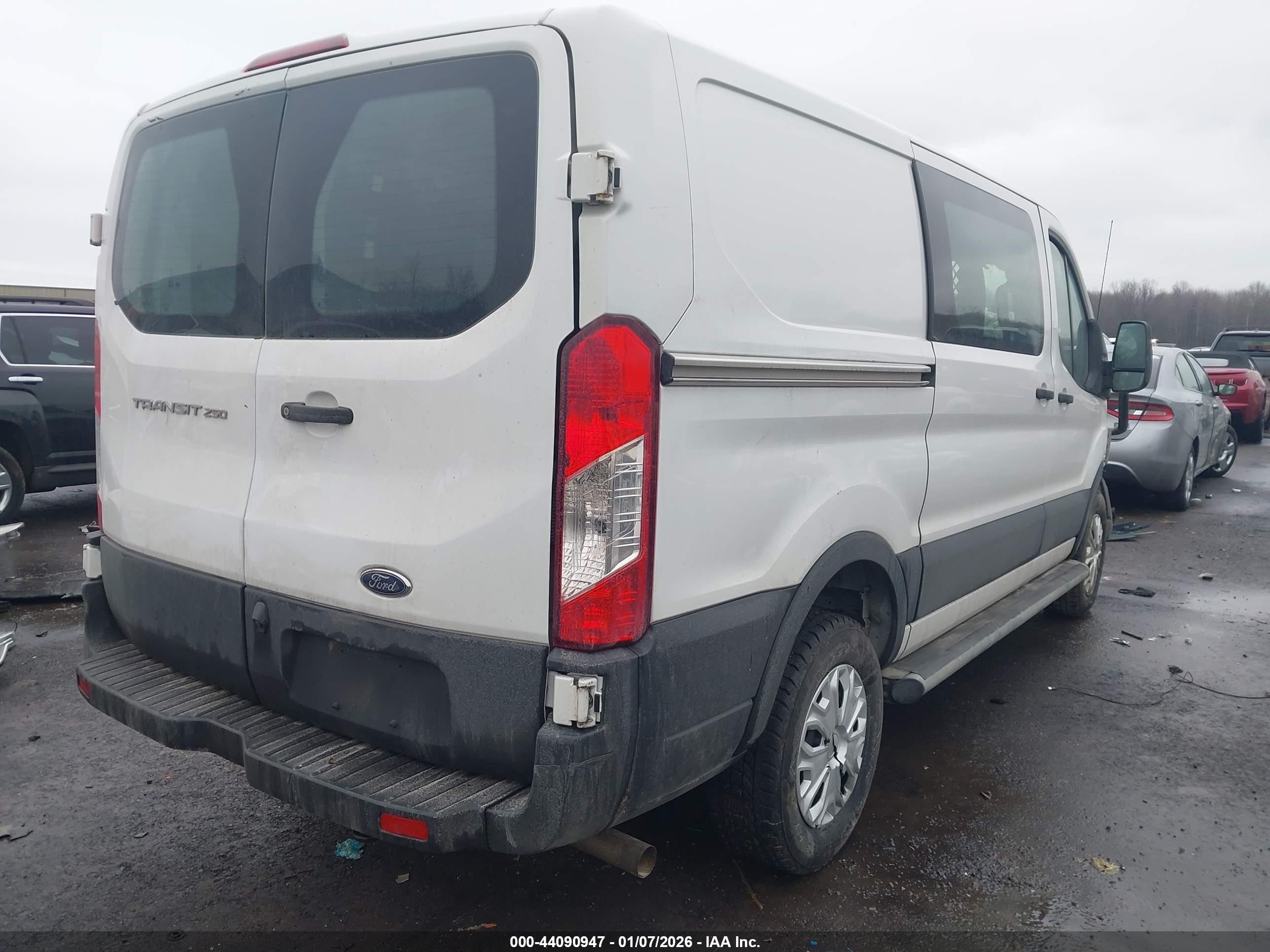 FORD TRANSIT-250 image 4