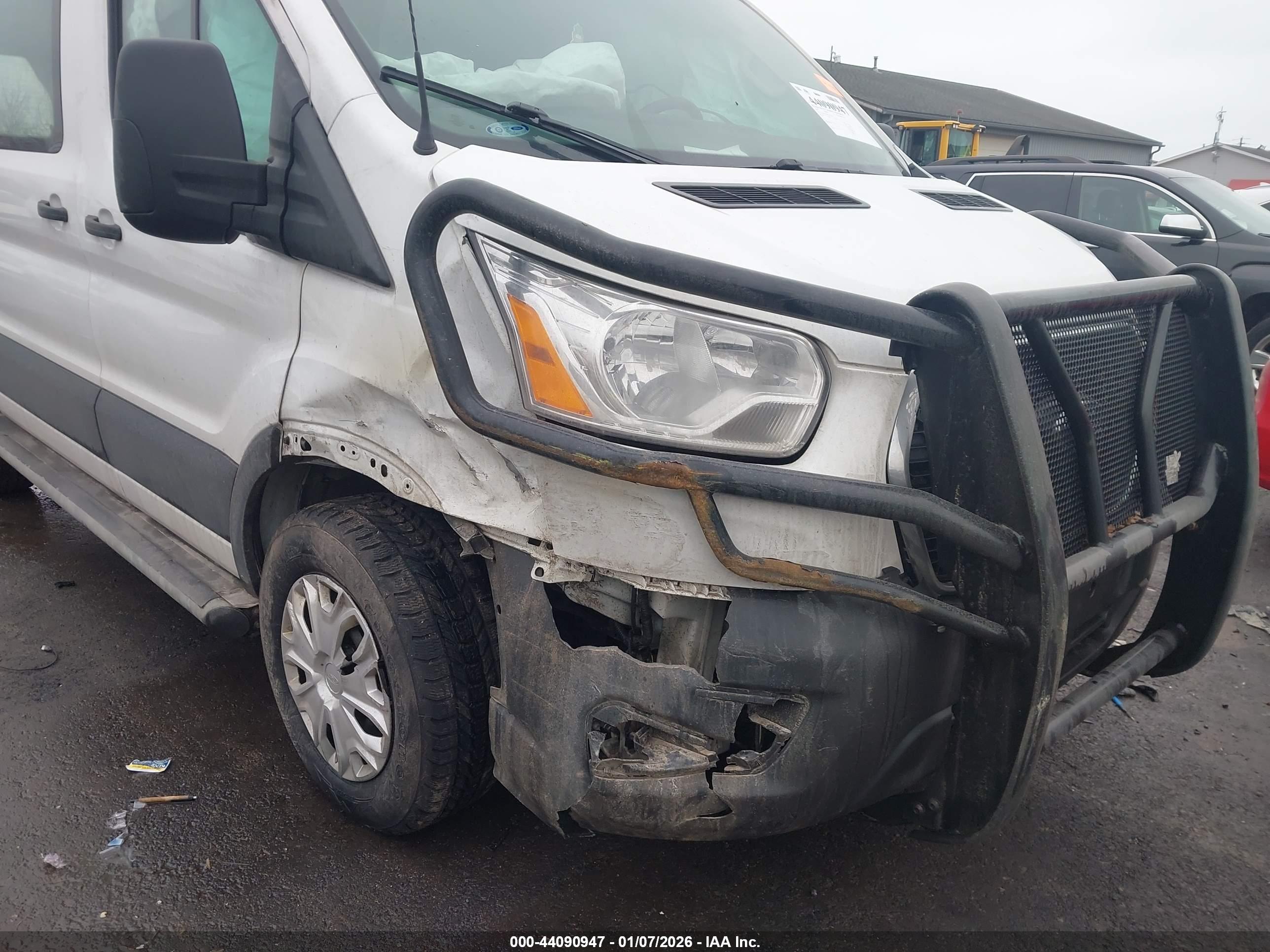 FORD TRANSIT-250 image 6