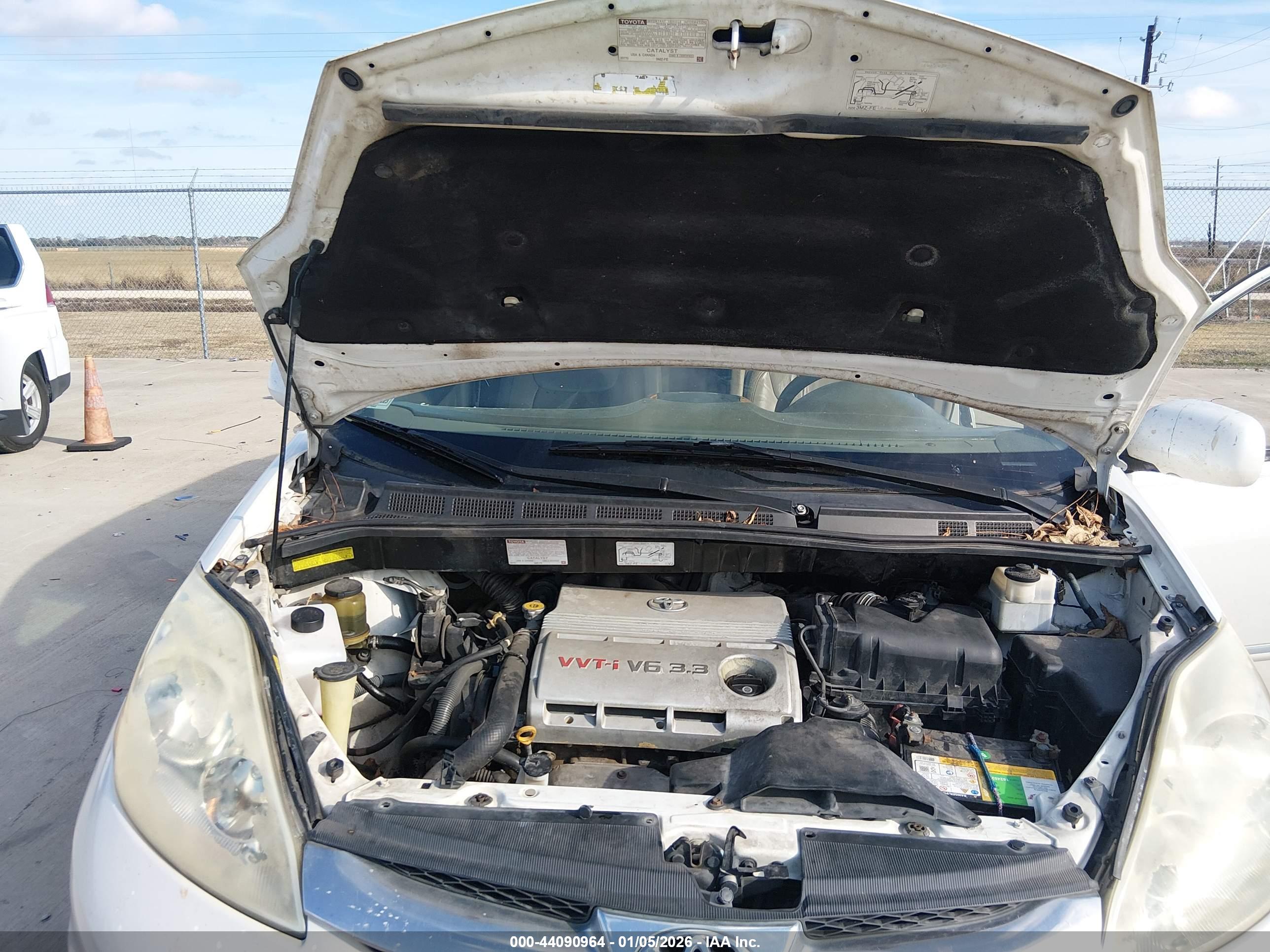 TOYOTA SIENNA image 10