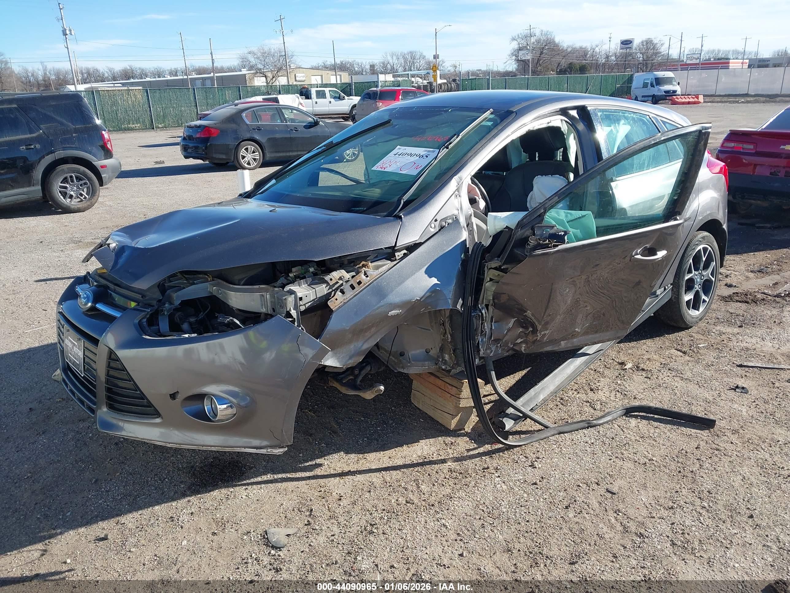 FORD FOCUS image 2