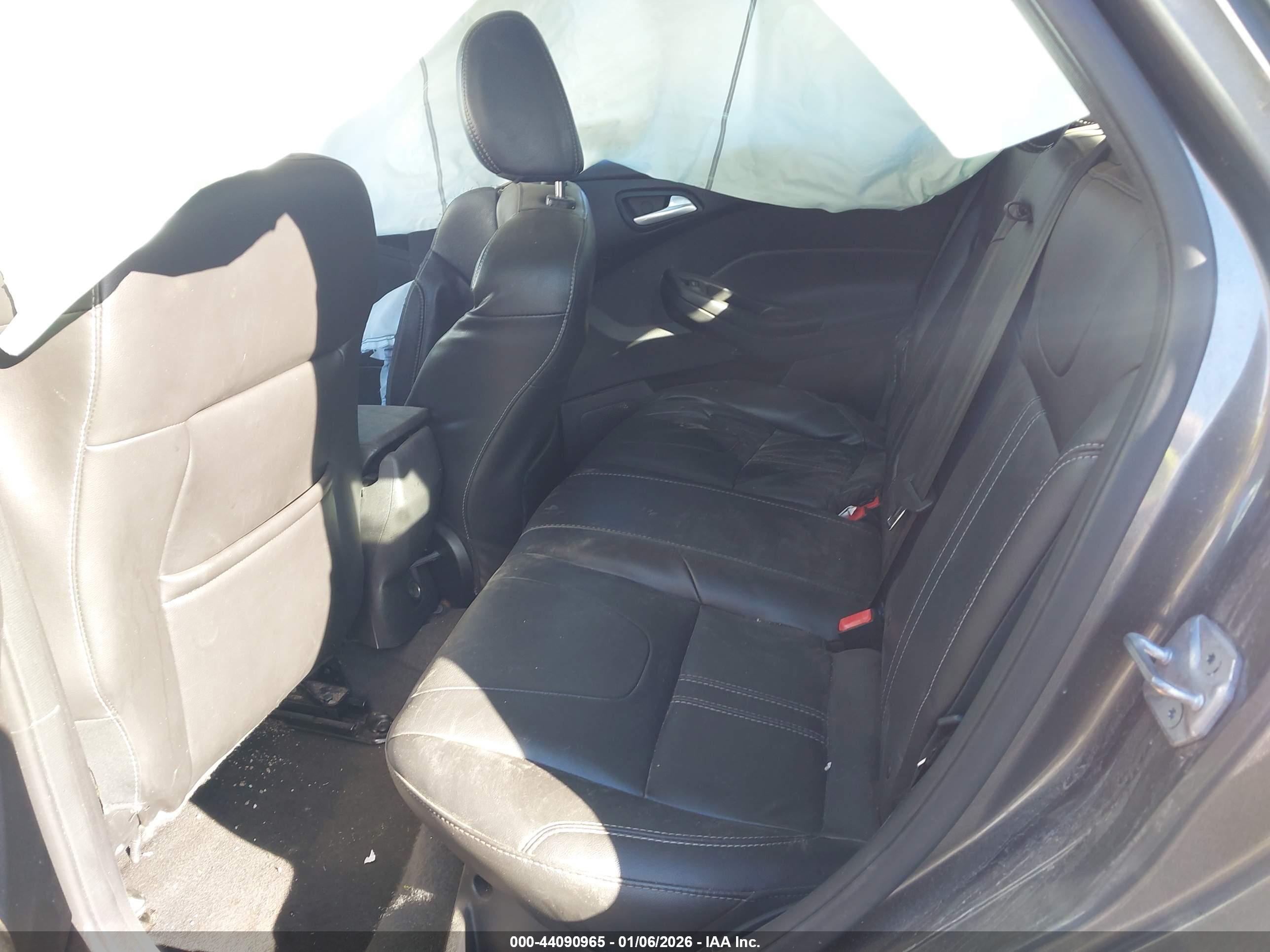 FORD FOCUS image 8