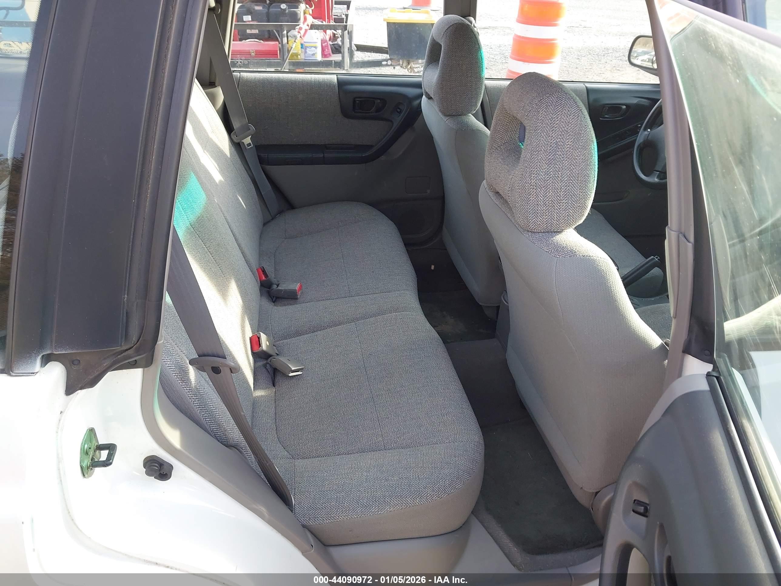 SUBARU FORESTER image 8
