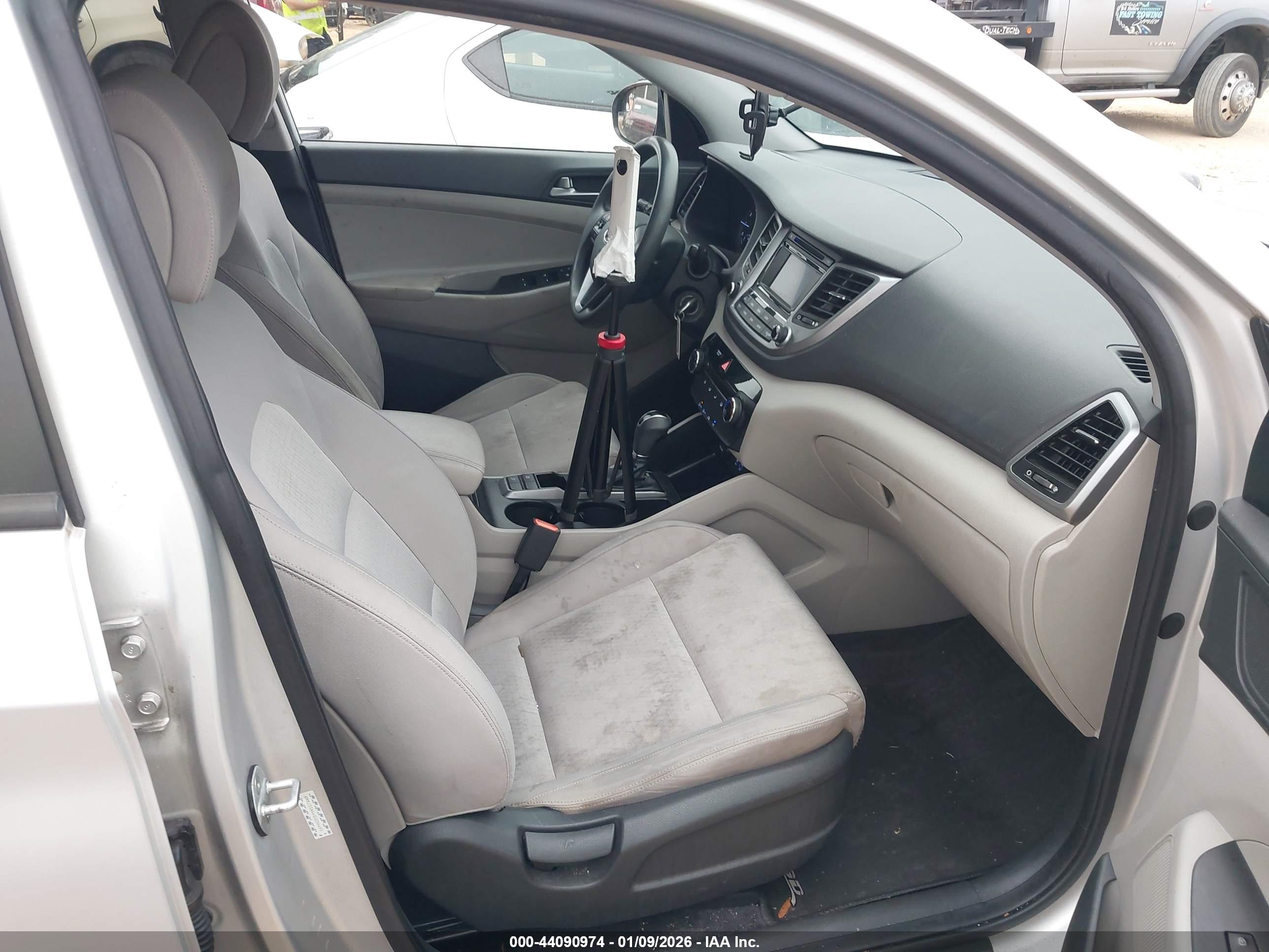 HYUNDAI TUCSON image 5