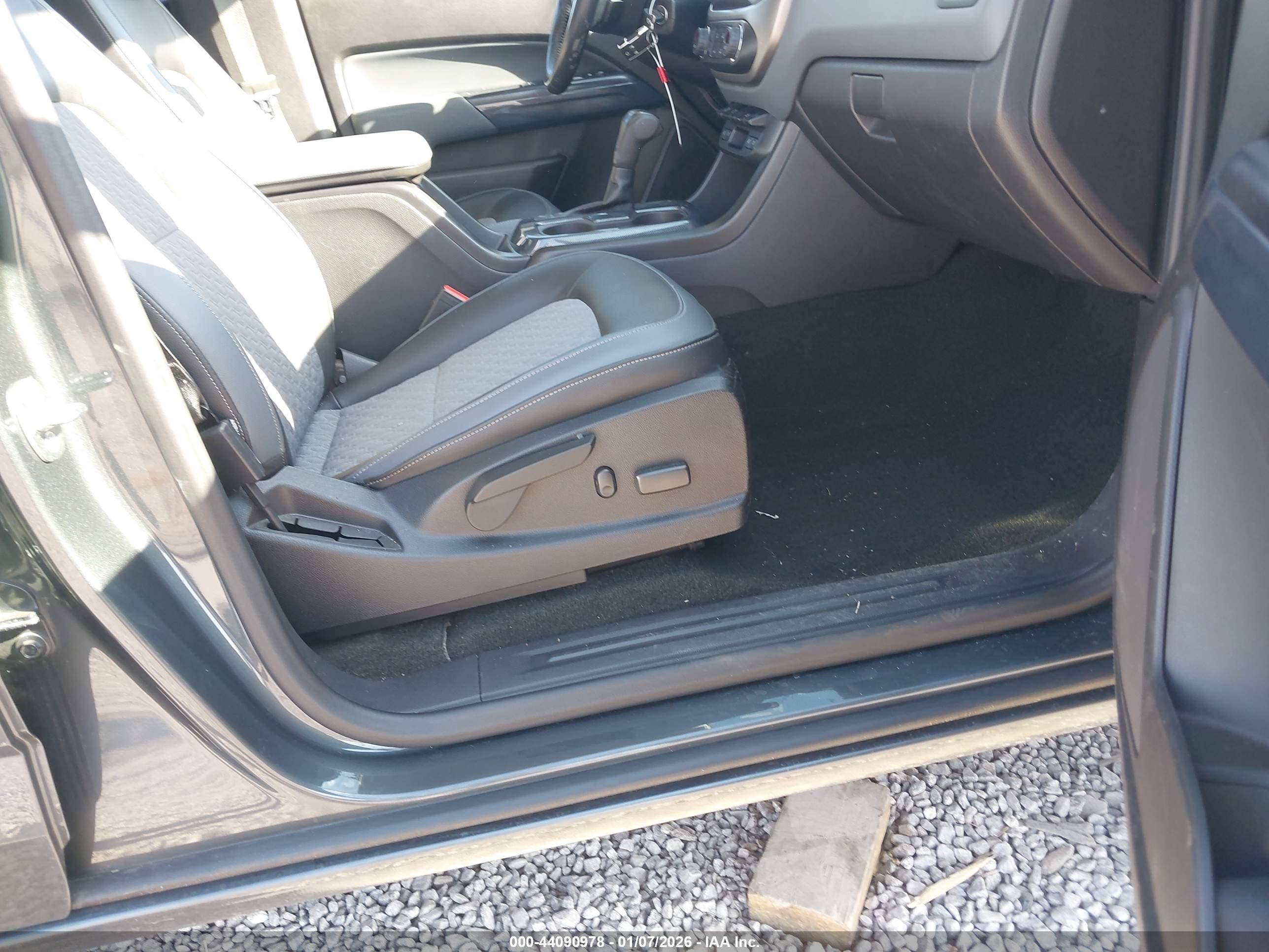 CHEVROLET COLORADO image 5
