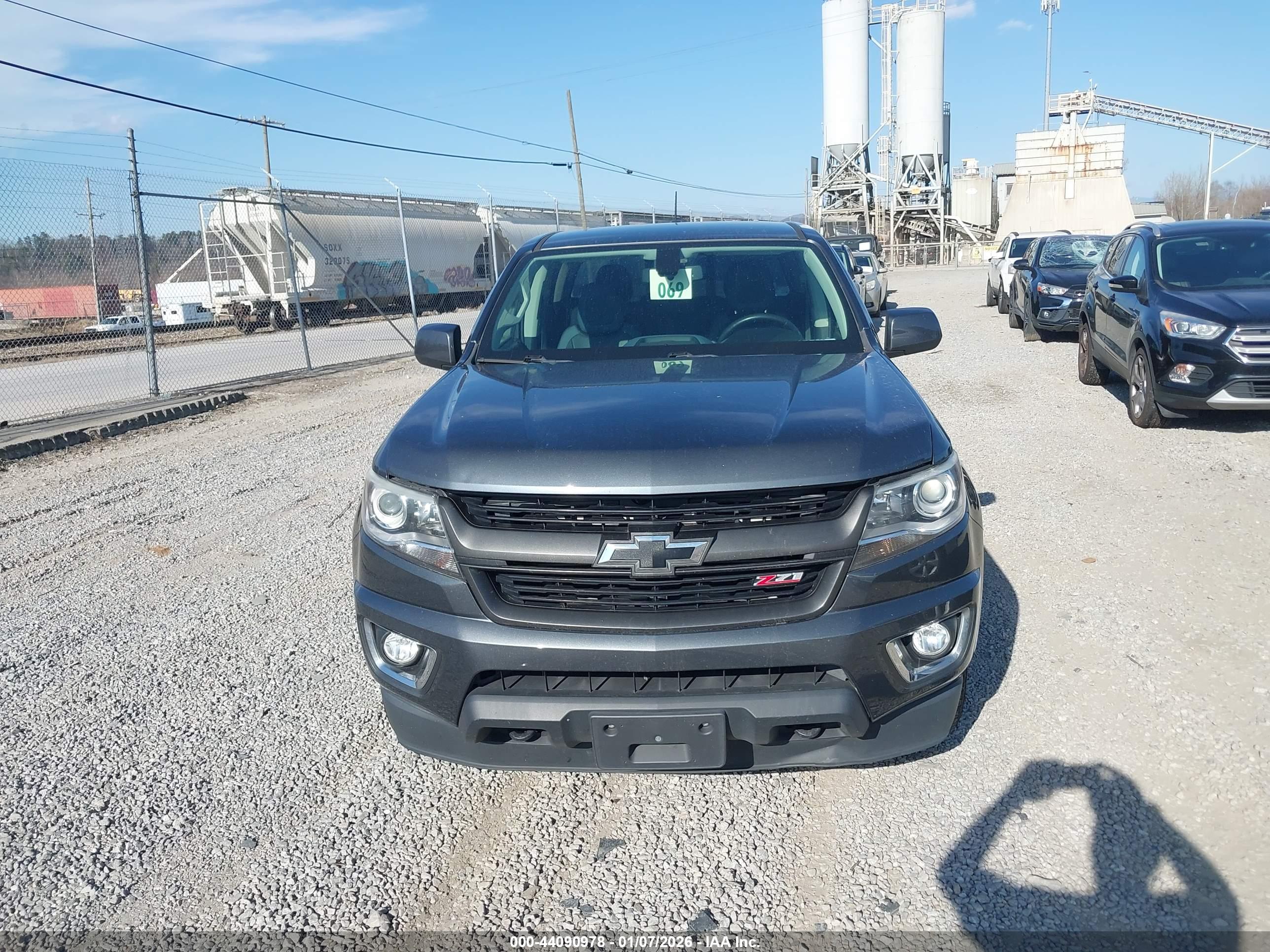 CHEVROLET COLORADO image 6