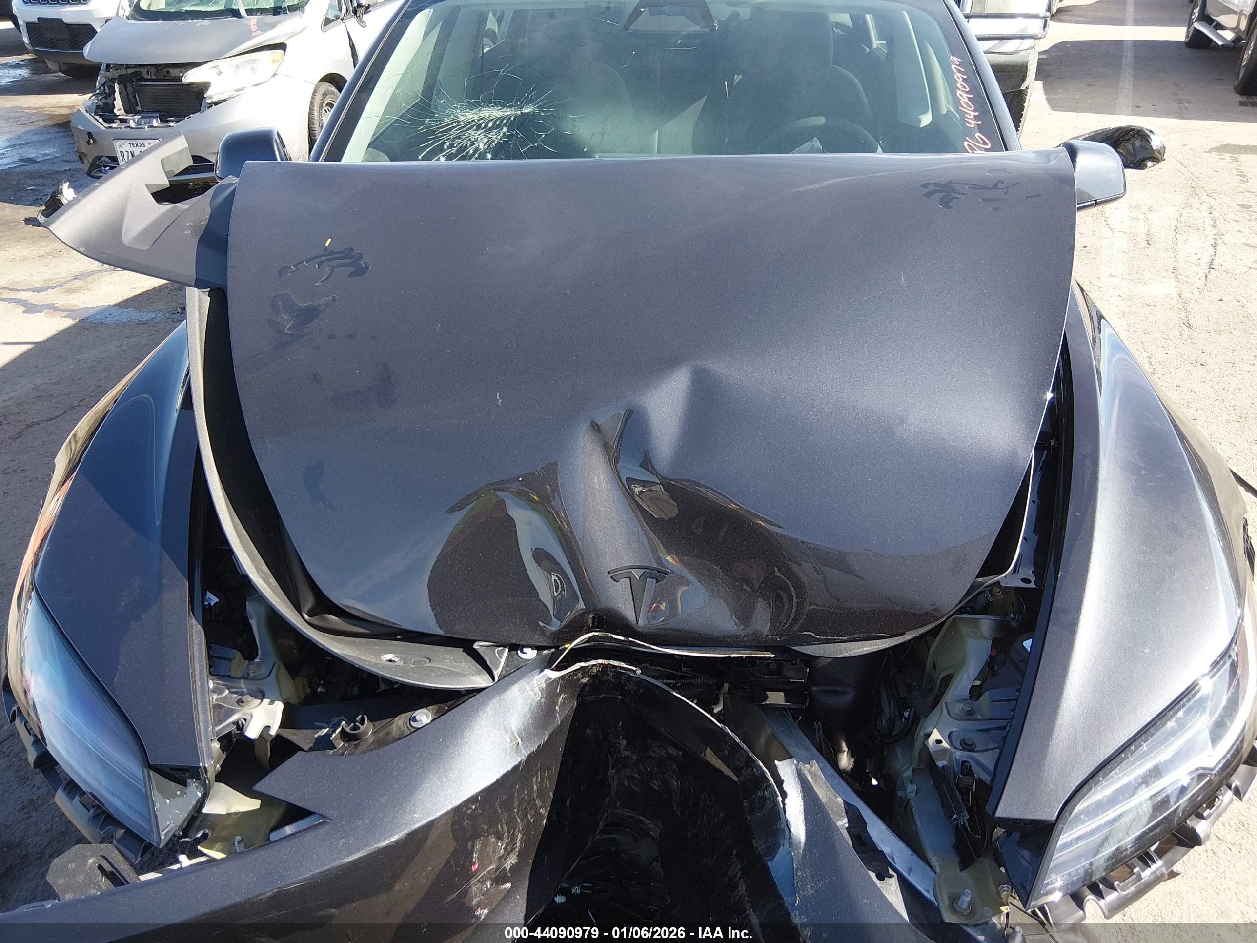 TESLA MODEL image 10