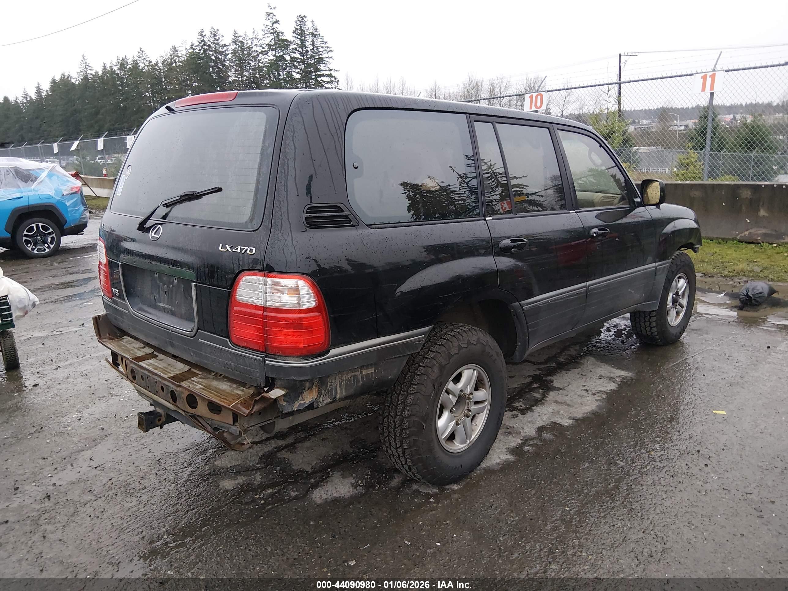 LEXUS LX image 4