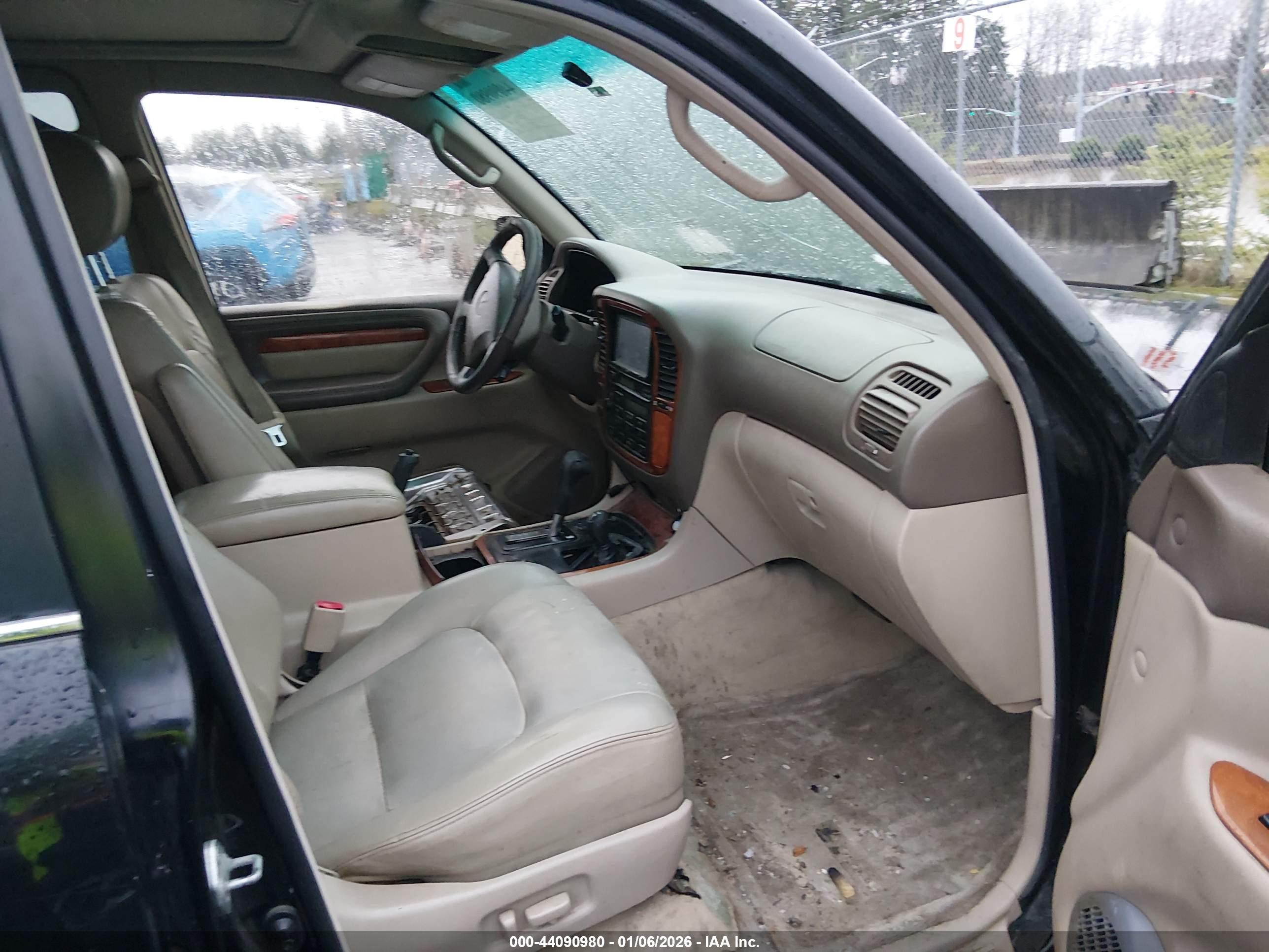 LEXUS LX image 5