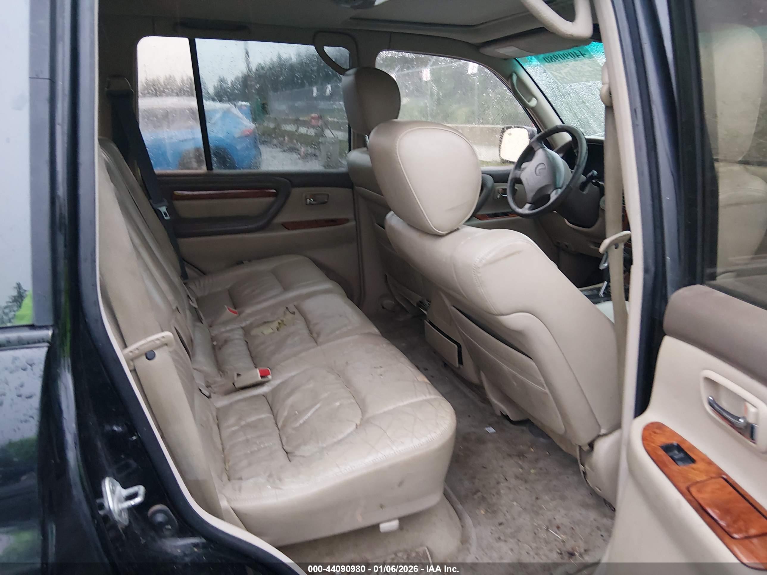 LEXUS LX image 8